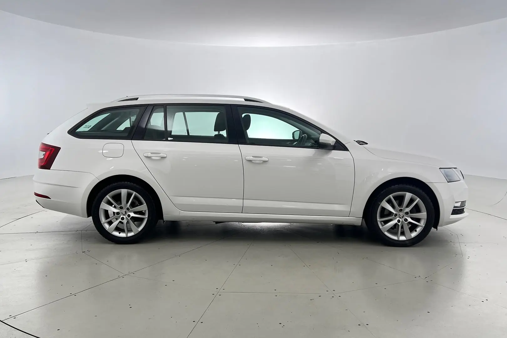 2020 SKODA Octavia Gallery Image 9