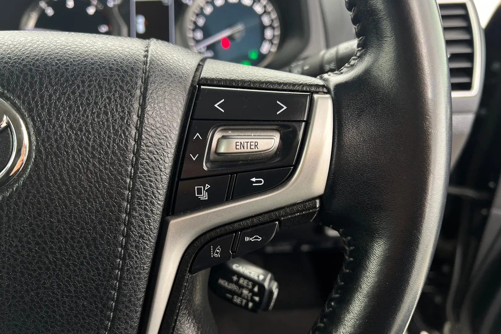 2018 Toyota Landcruiser Prado Gallery Image 17