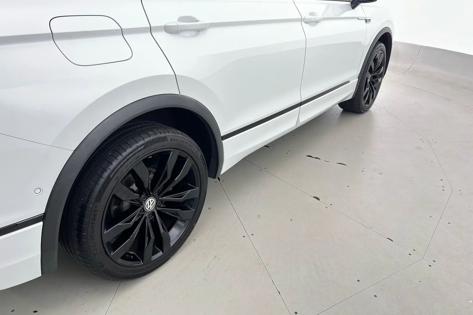2021 Volkswagen Tiguan Gallery Image 5