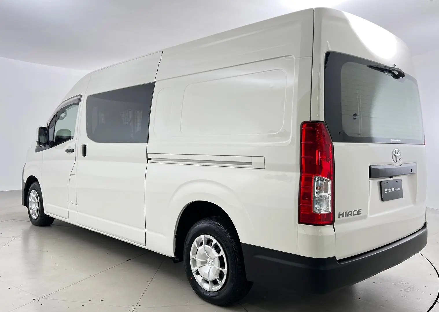 2021 Toyota Hiace Gallery Image 7