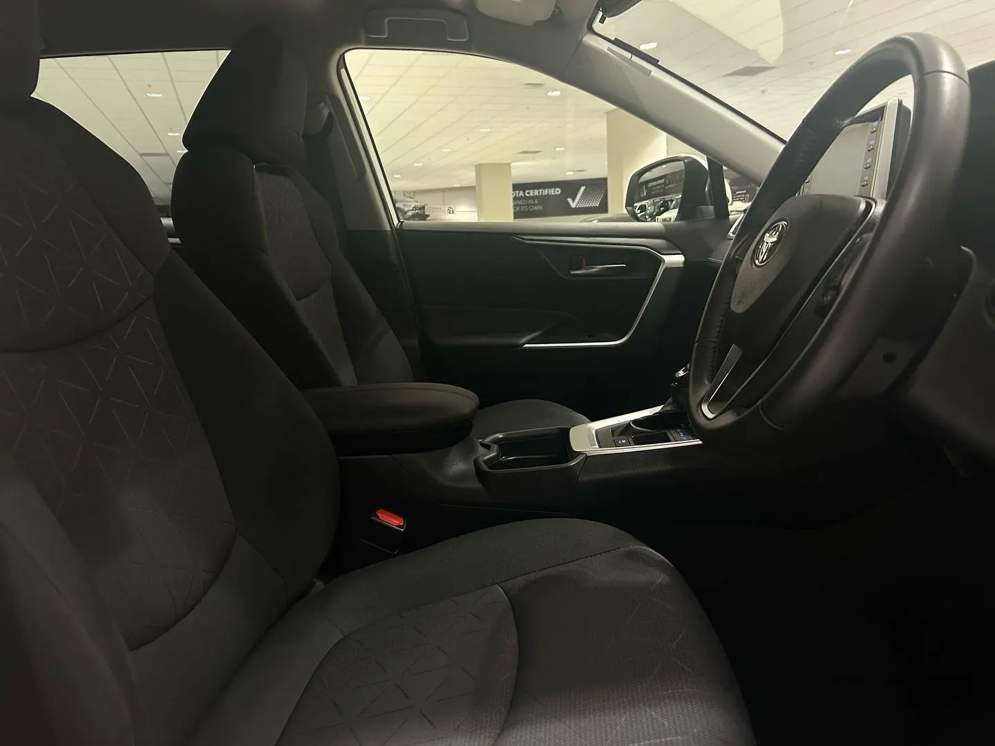 2021 Toyota RAV4 Gallery Image 9