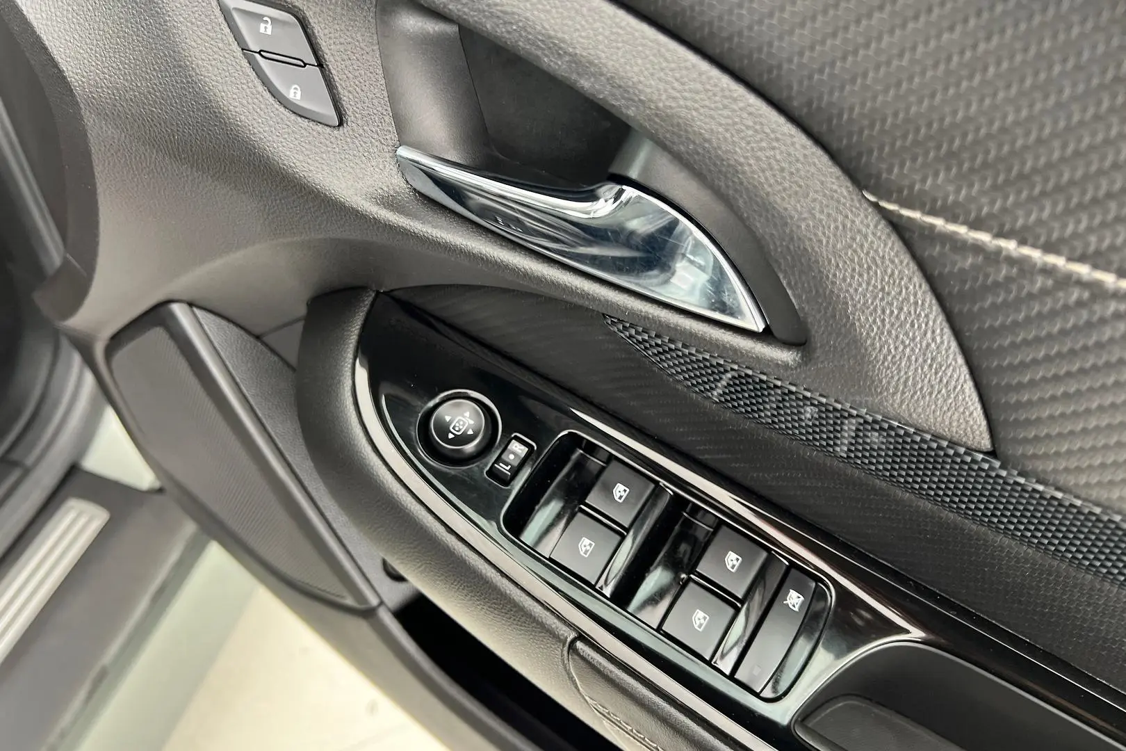 2014 Holden Commodore Gallery Image 15