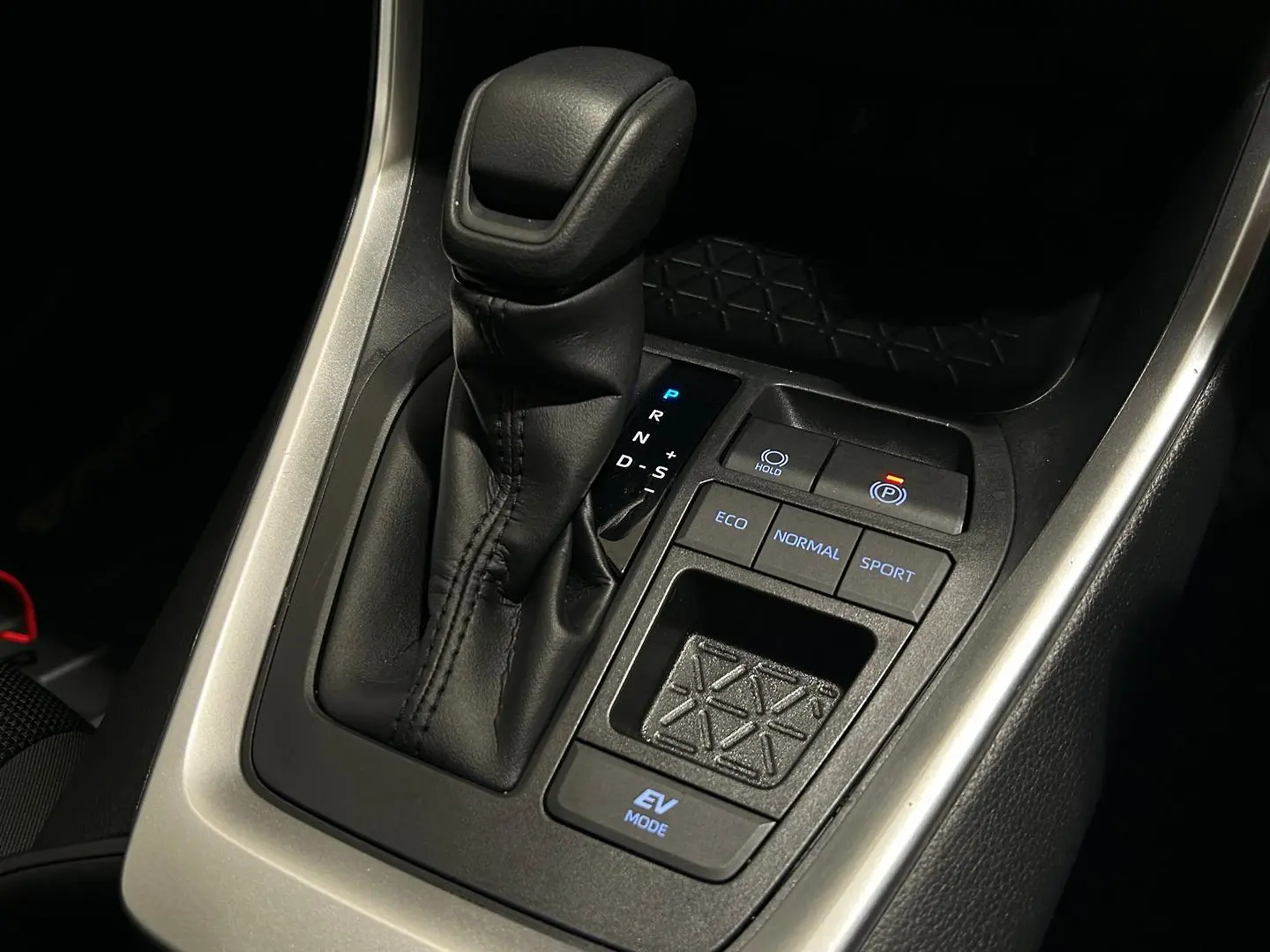2021 Toyota RAV4 Gallery Image 16