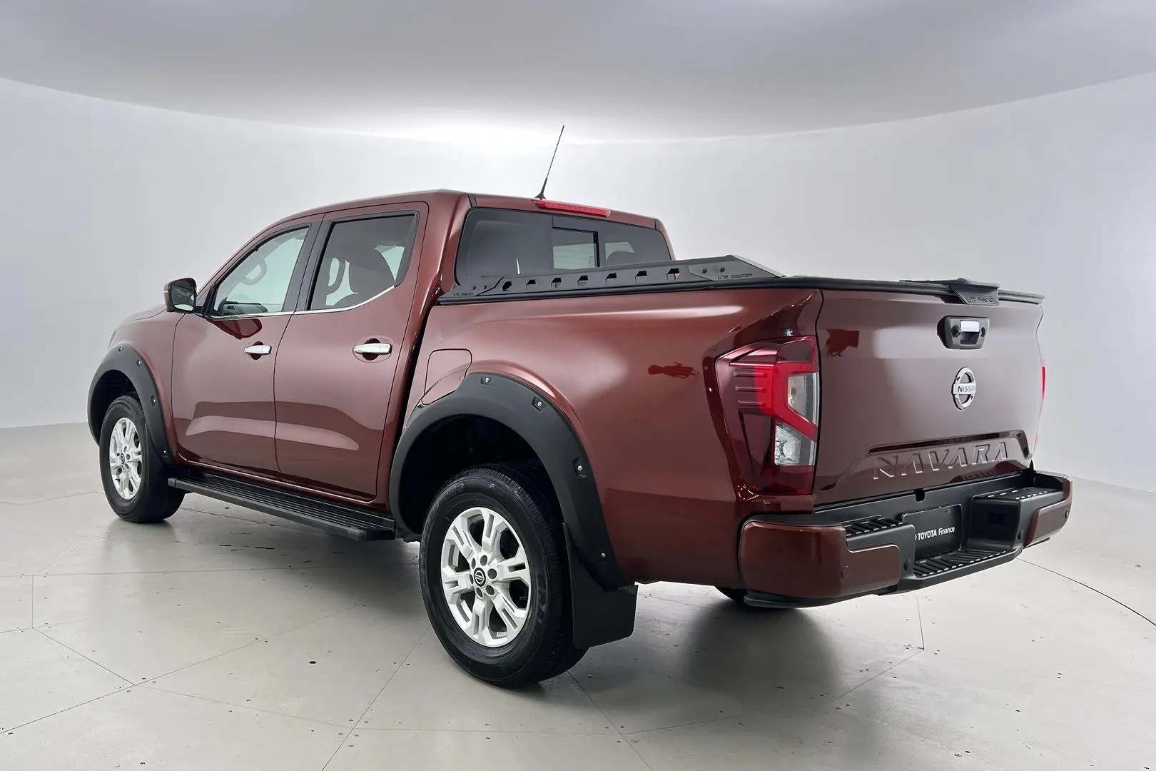 2021 Nissan Navara Gallery Image 7