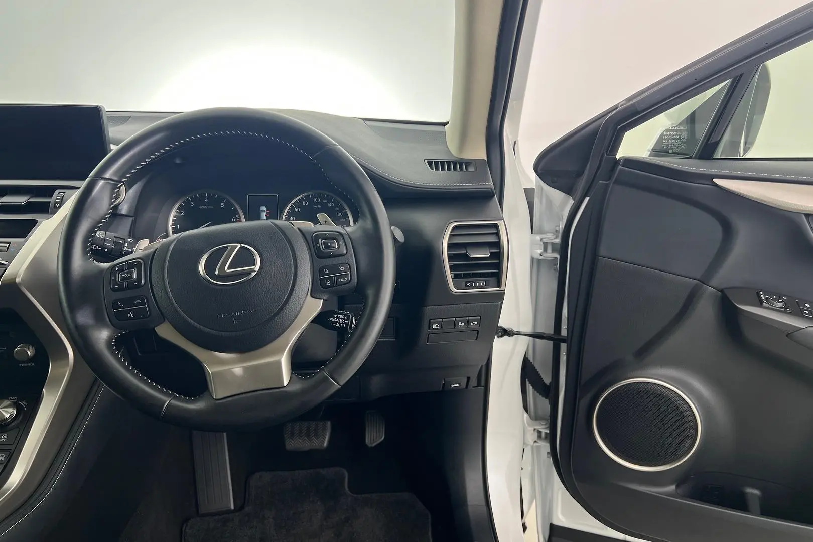 2020 Lexus NX Gallery Image 17