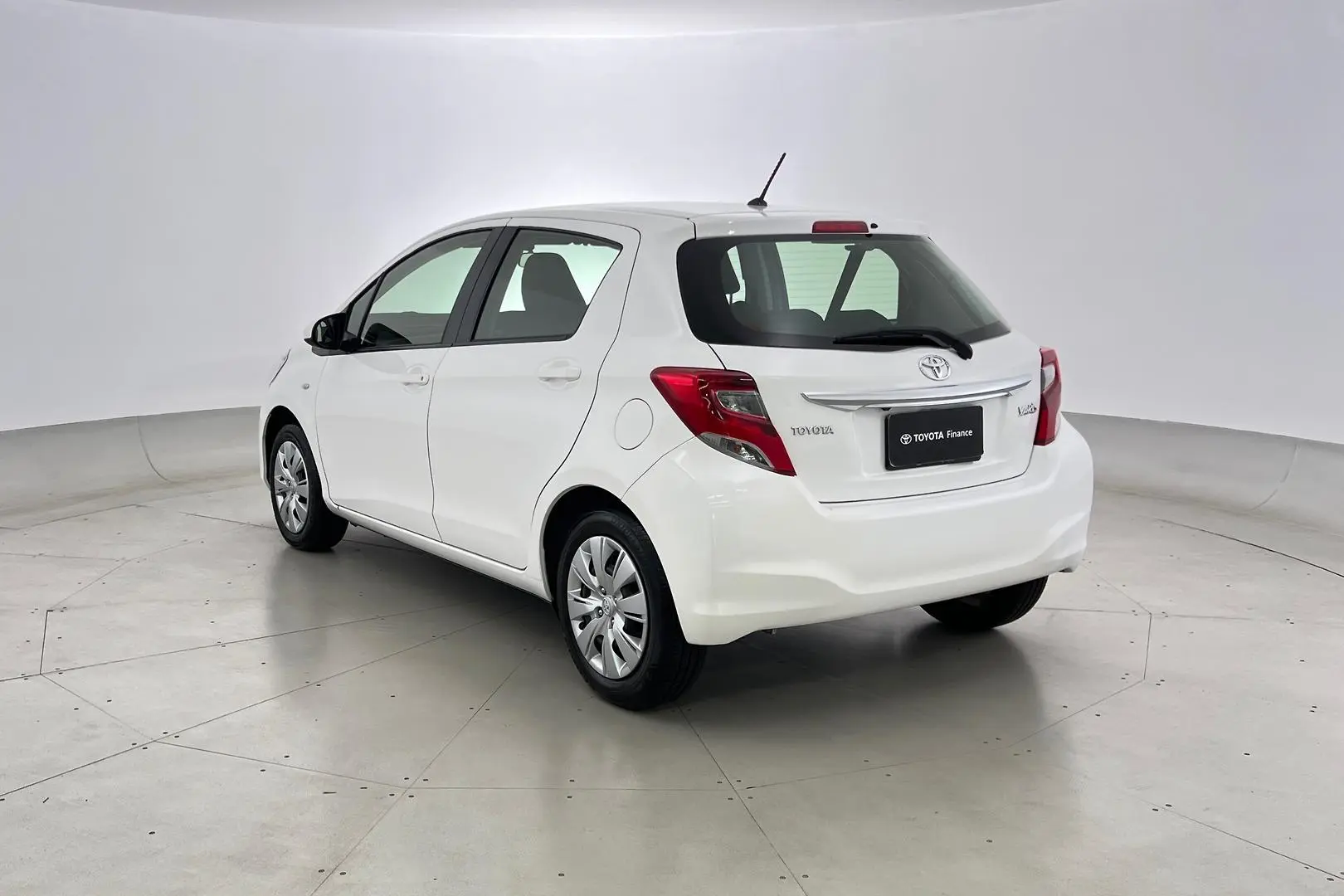 2014 Toyota Yaris Gallery Image 6