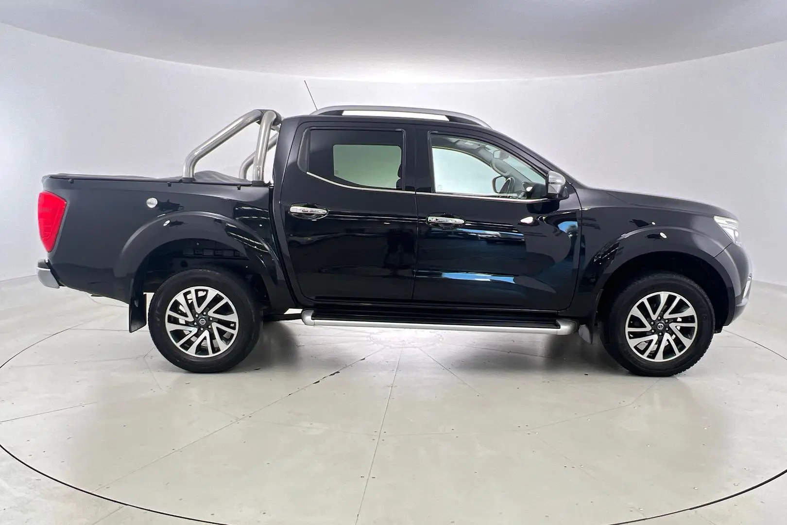 2019 Nissan Navara Gallery Image 3