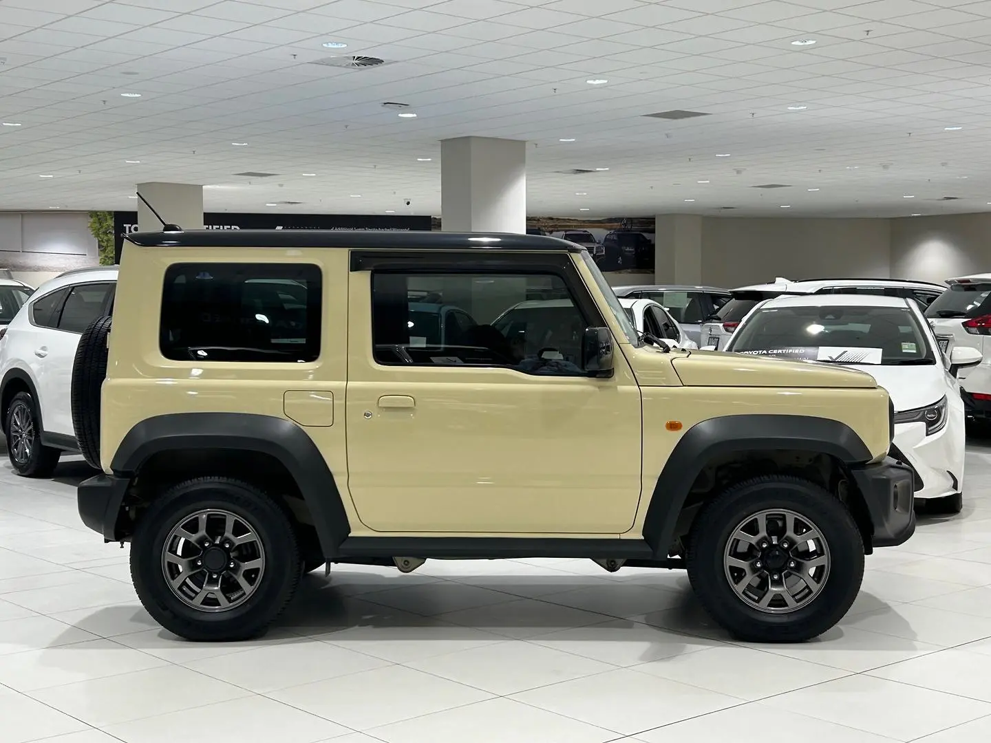 2022 Suzuki Jimny Gallery Image 2