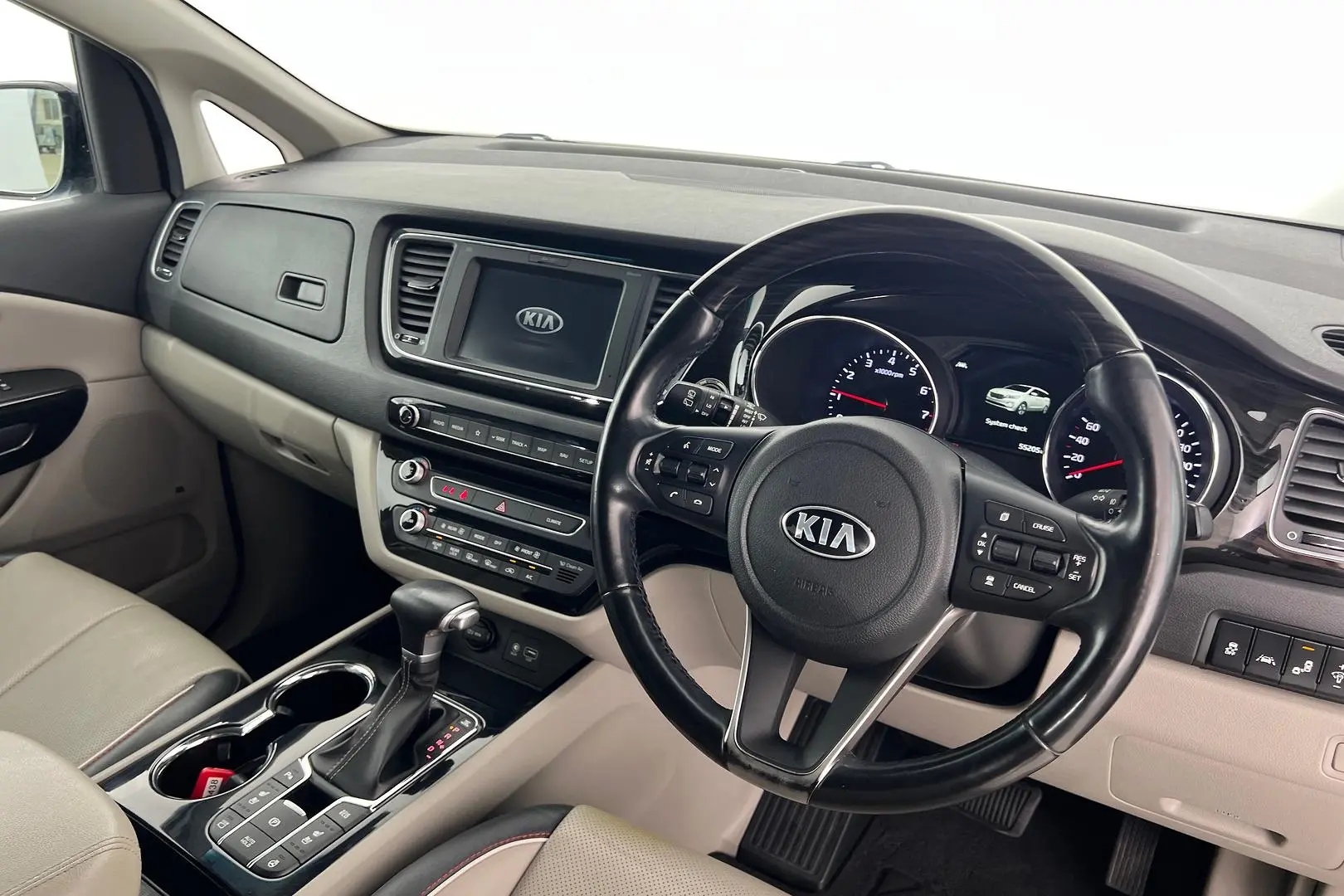 2019 Kia Carnival Gallery Image 11