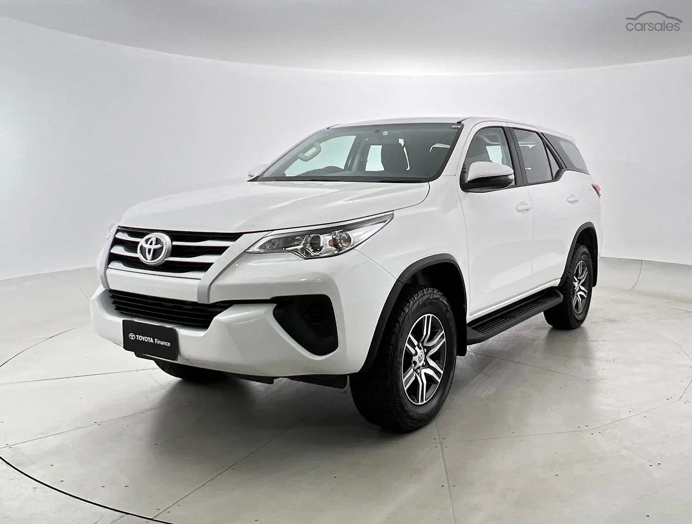 2019 Toyota Fortuner Image 3