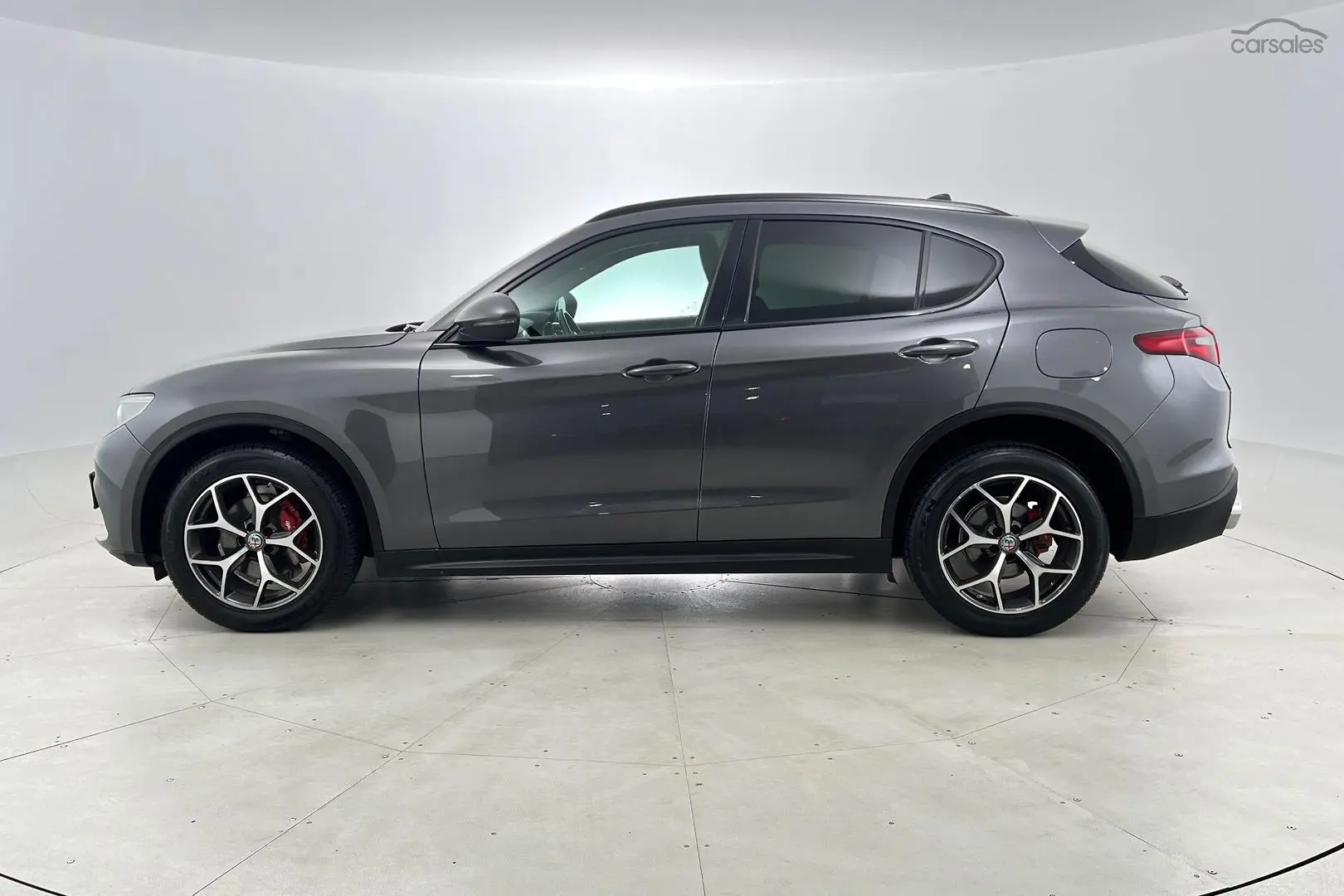 2018 Alfa Romeo Stelvio Image 8