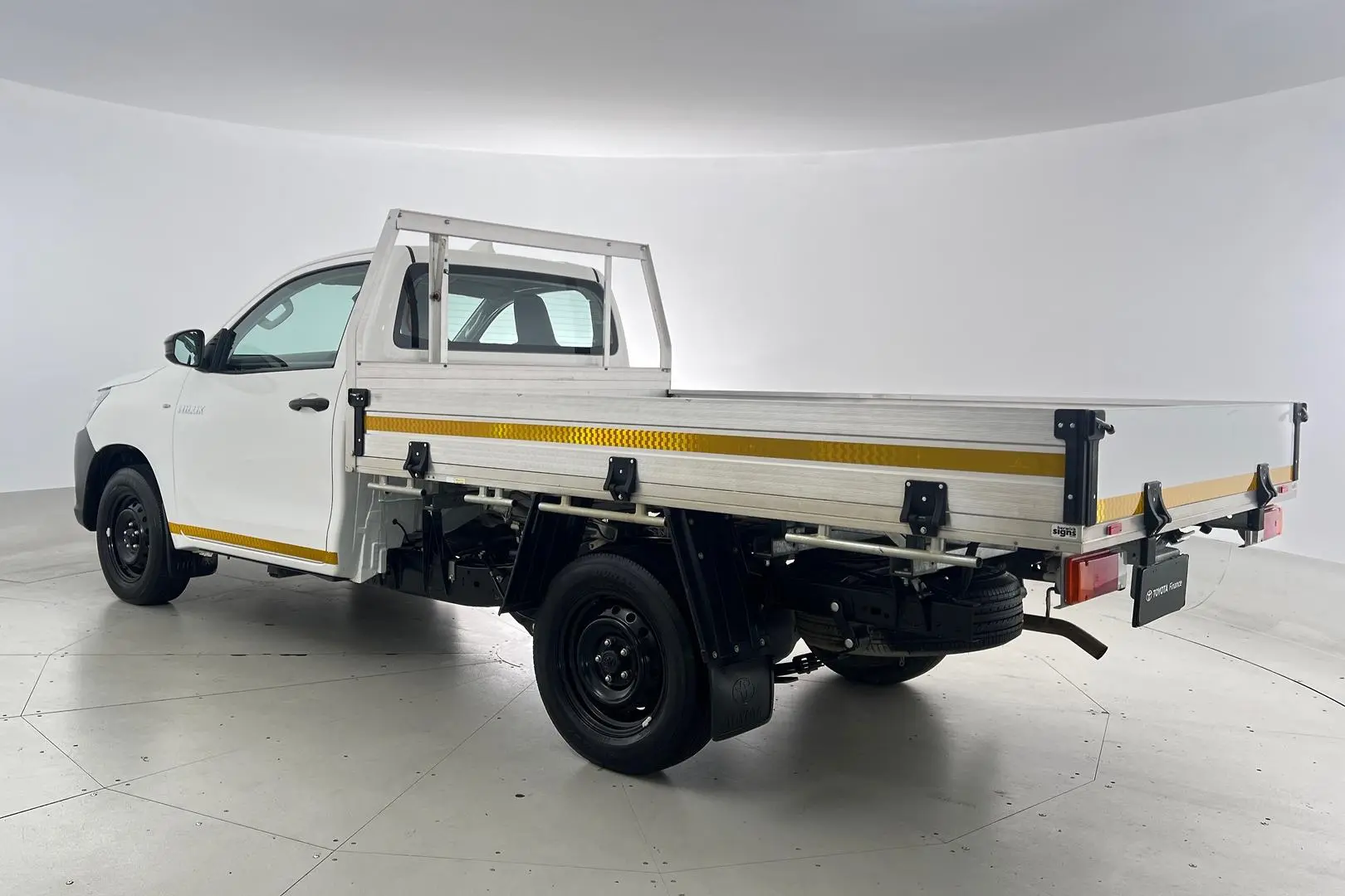 2022 Toyota Hilux Gallery Image 8