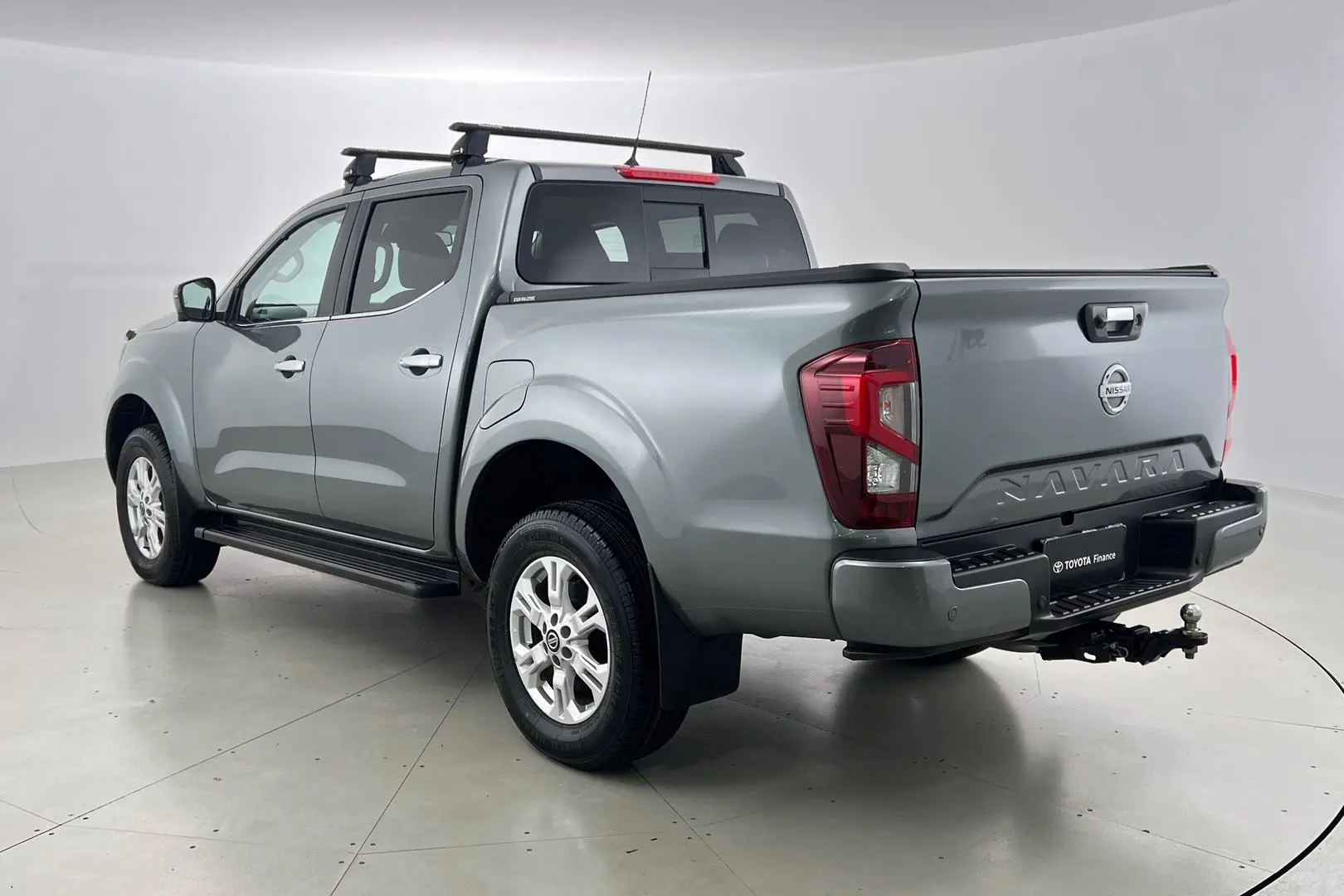 2021 Nissan Navara Gallery Image 7