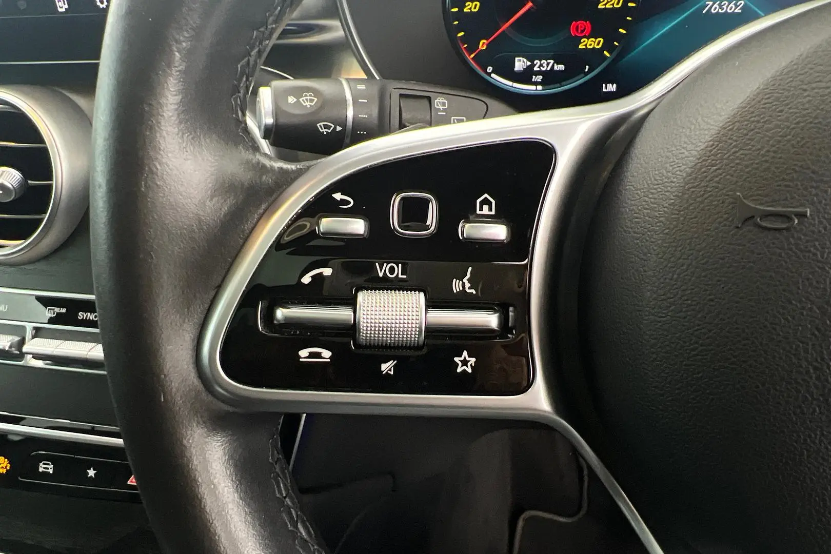 2021 Mercedes-Benz GLC-Class Gallery Image 17