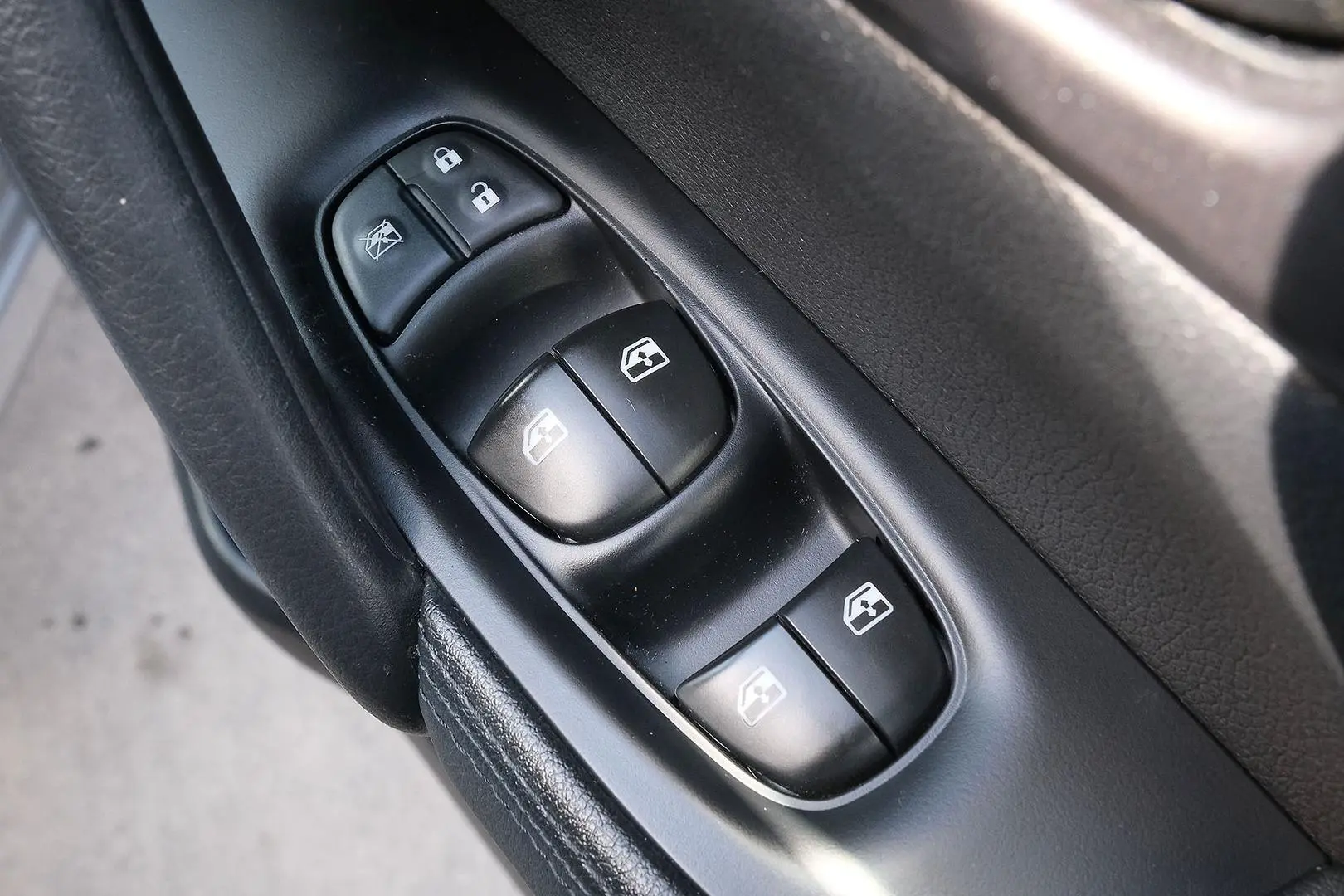 2020 Nissan QASHQAI Gallery Image 12