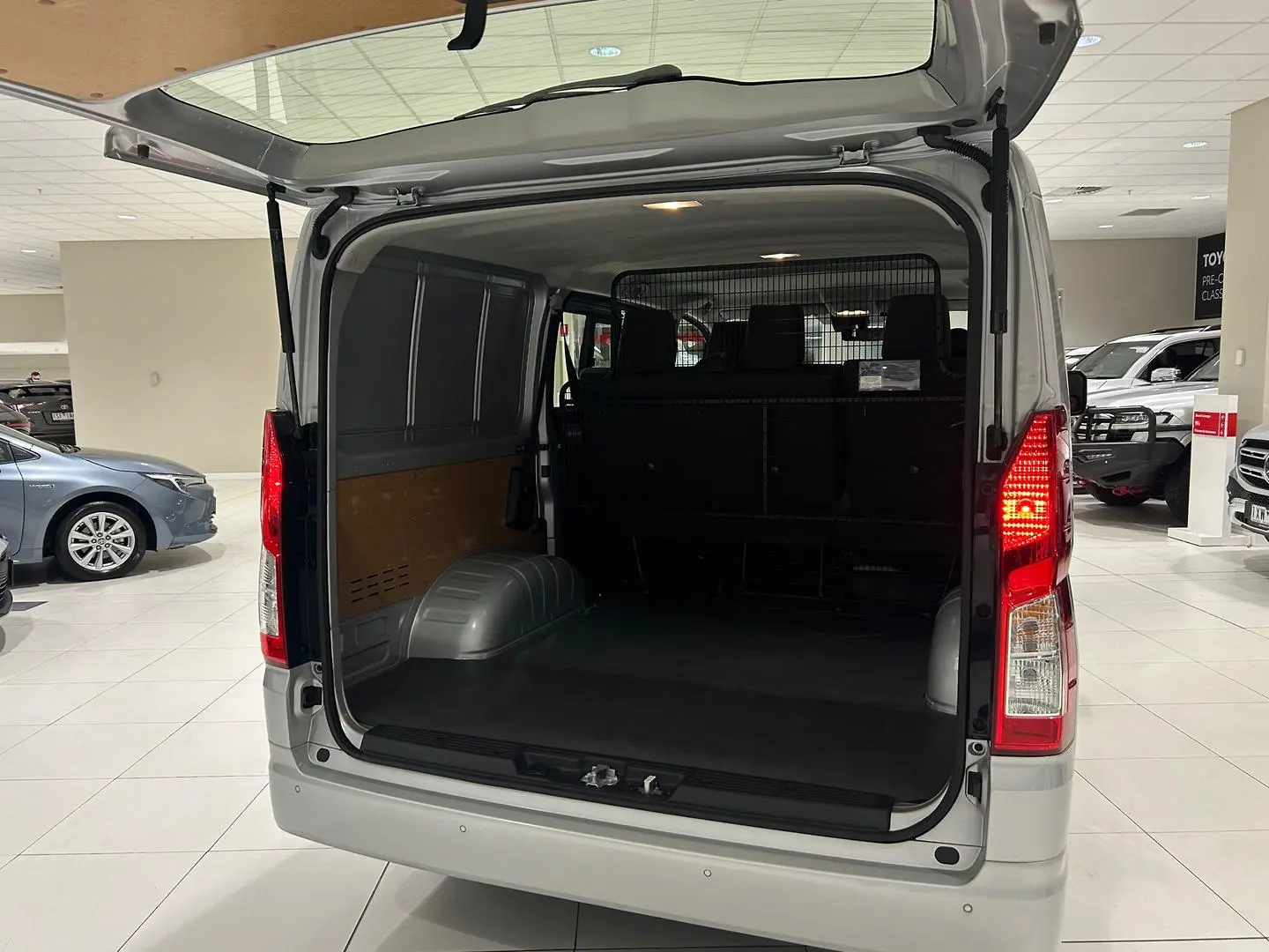 2020 Toyota Hiace Gallery Image 11