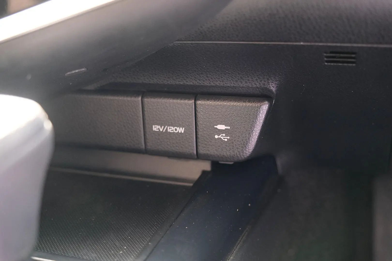 2020 Toyota Camry Gallery Image 20