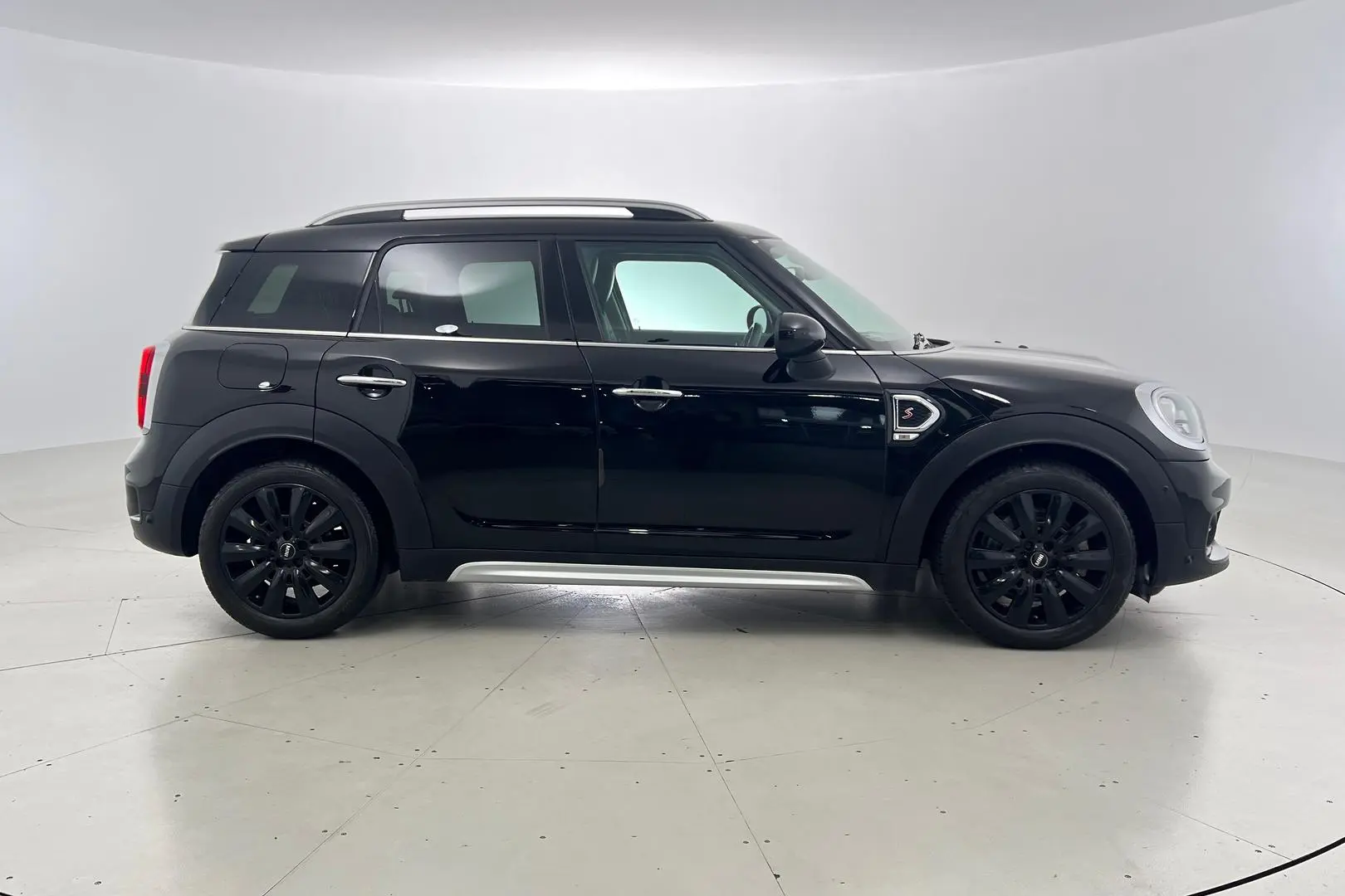 2017 MINI Countryman Gallery Image 6