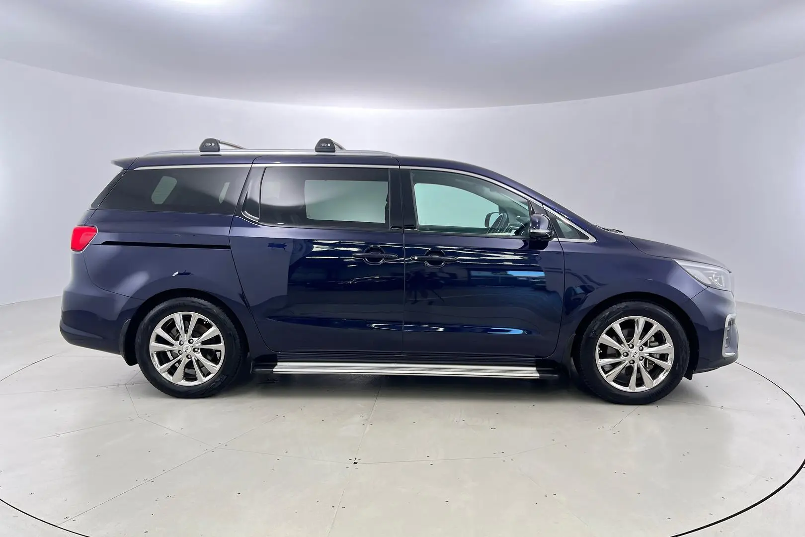 2019 Kia Carnival Gallery Image 3