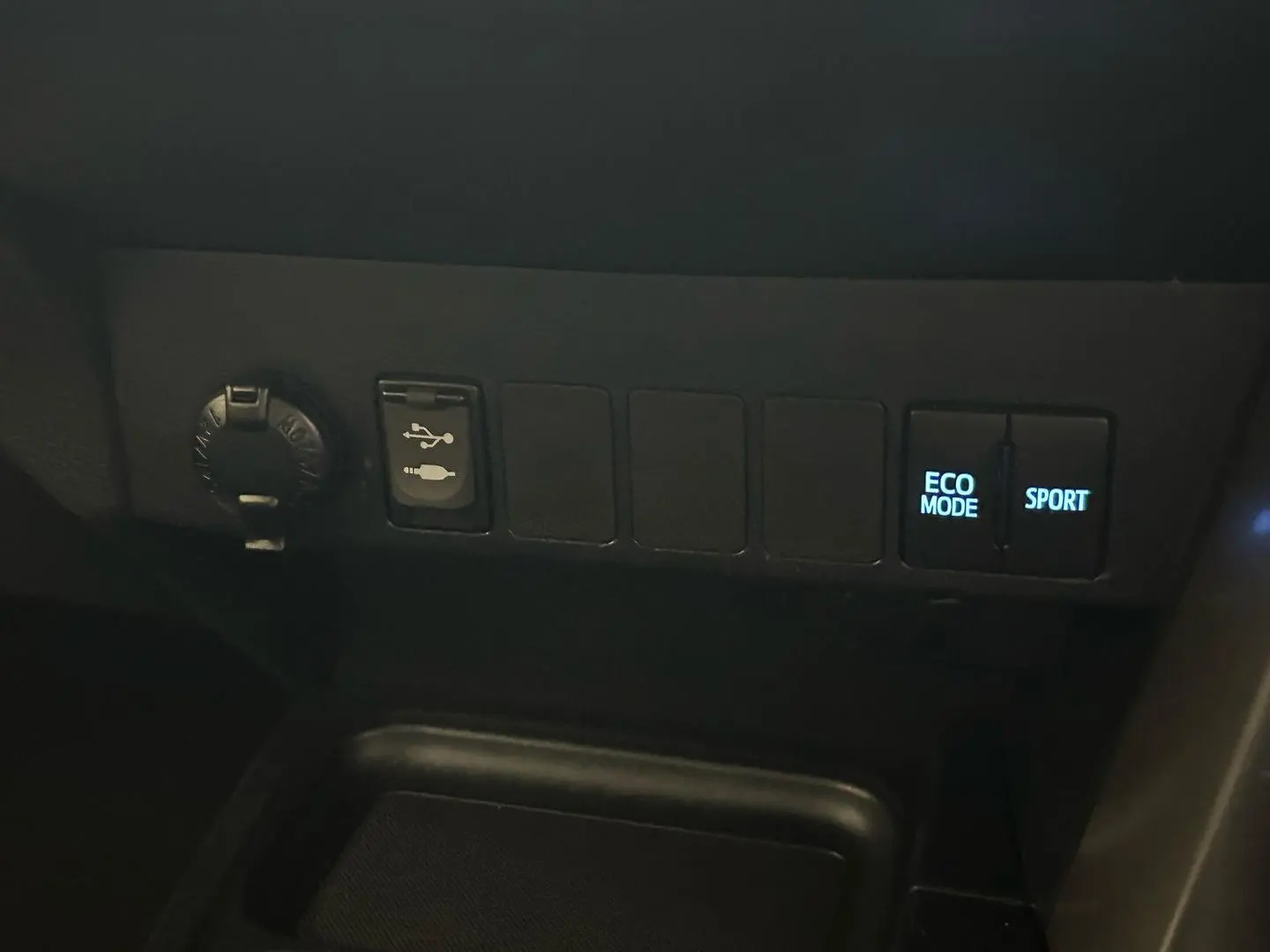 2017 Toyota RAV4 Gallery Image 20