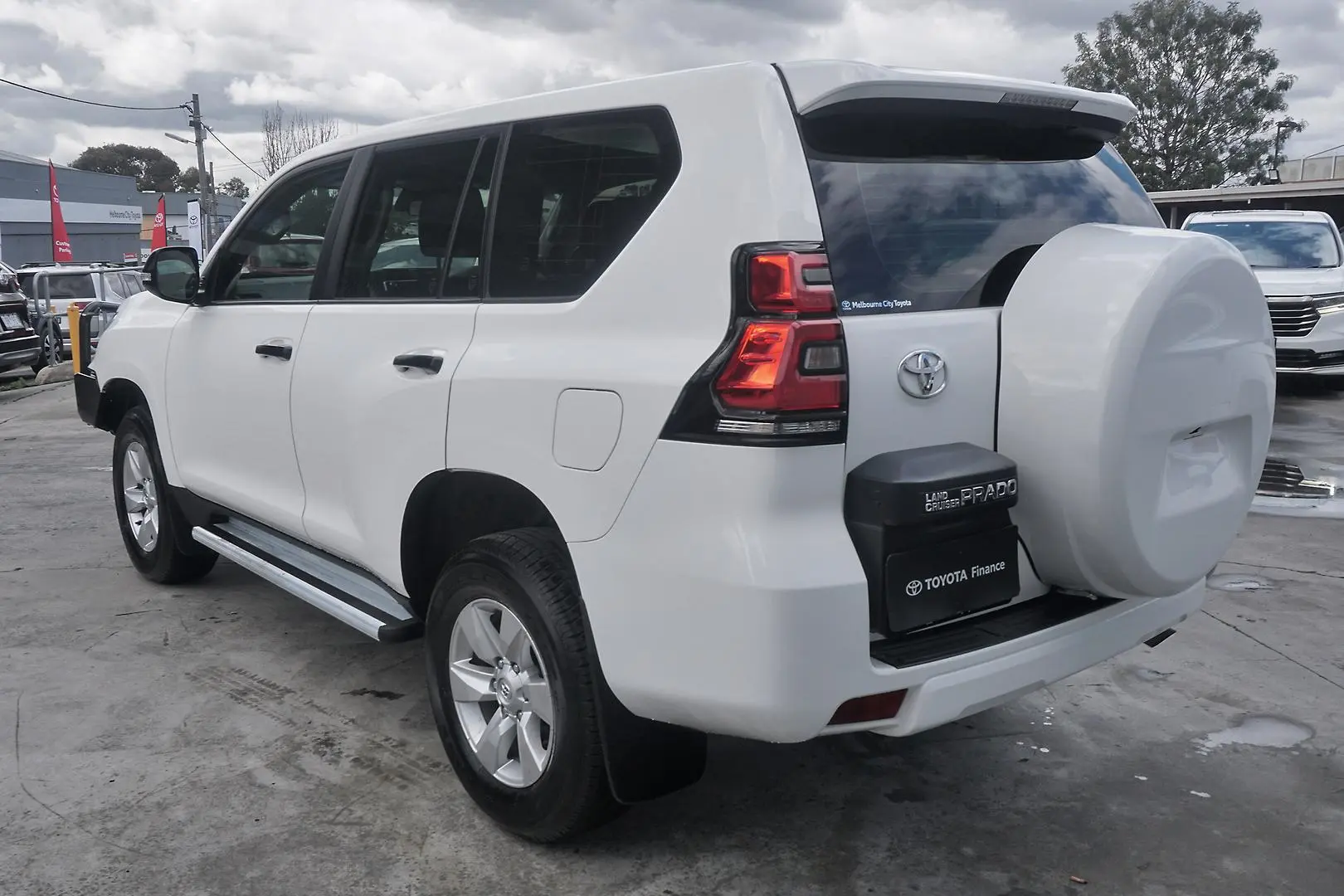 2020 Toyota Landcruiser Prado Gallery Image 2