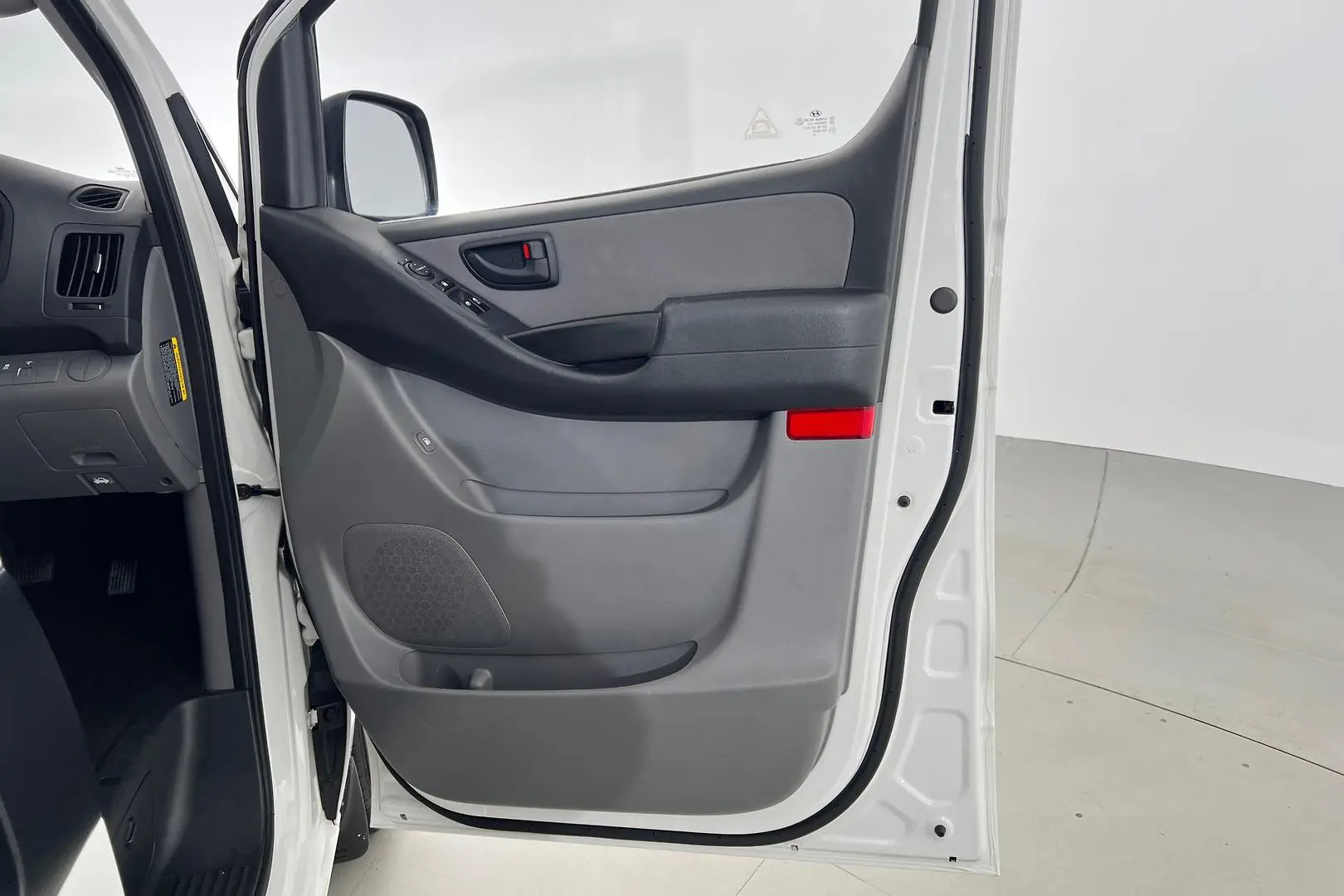 2018 Hyundai iLoad Gallery Image 14