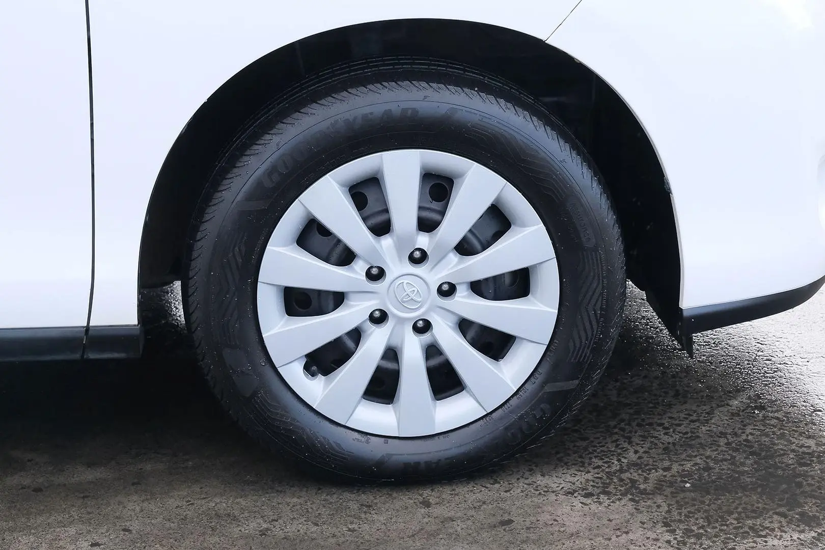 2017 Toyota Tarago Gallery Image 6
