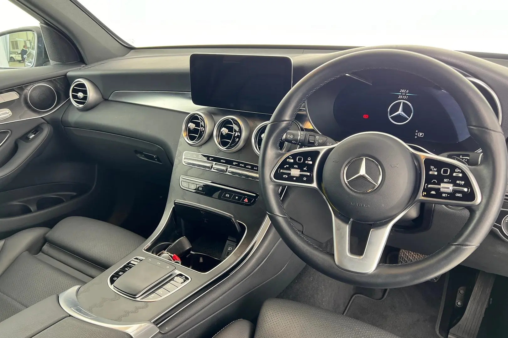 2021 Mercedes-Benz Glc-Class Gallery Image 3