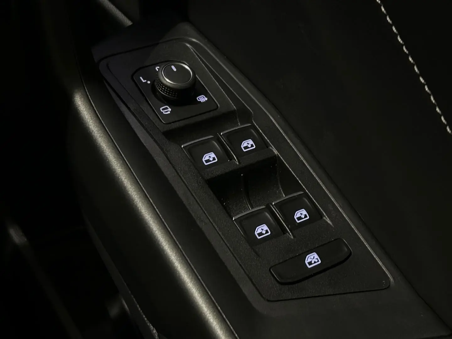 2024 Volkswagen T-Roc Gallery Image 20