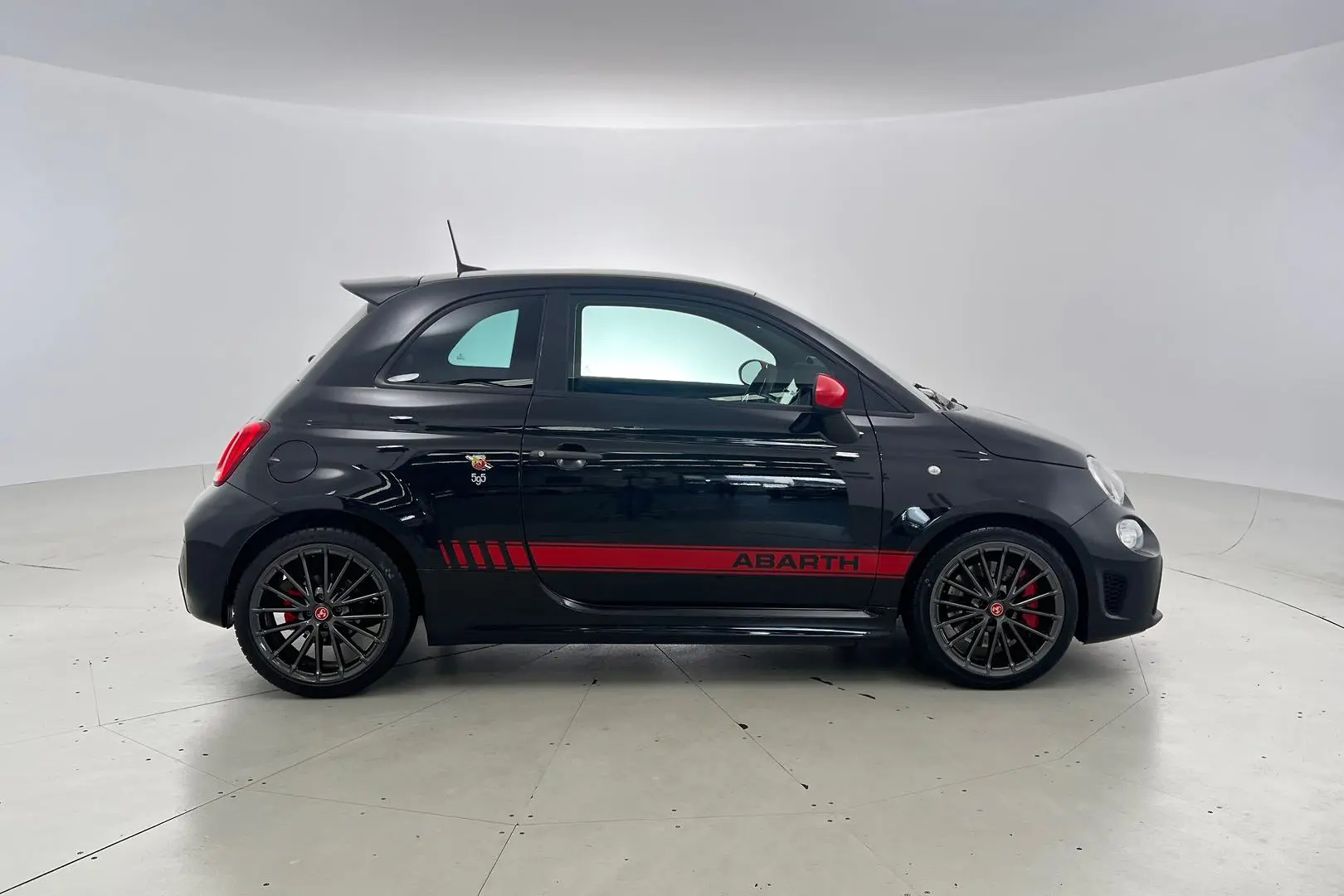 2021 Abarth 595 Gallery Image 3