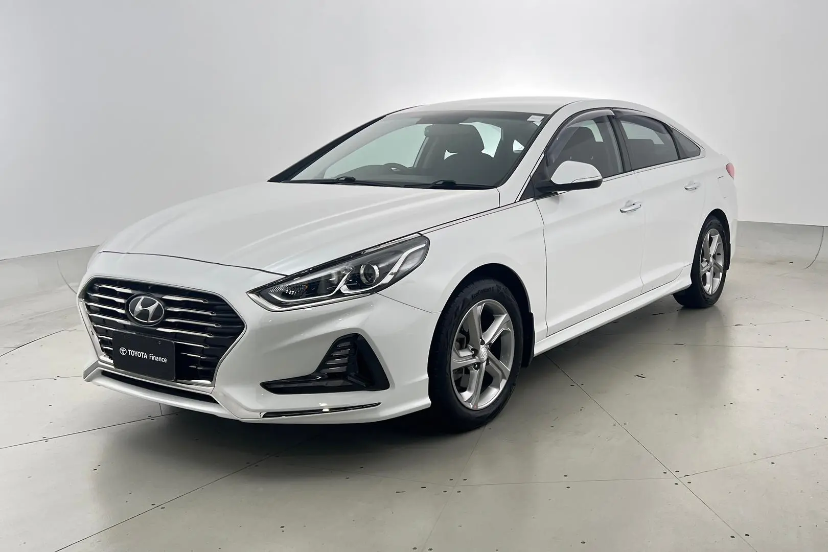 2018 Hyundai Sonata Gallery Image 2