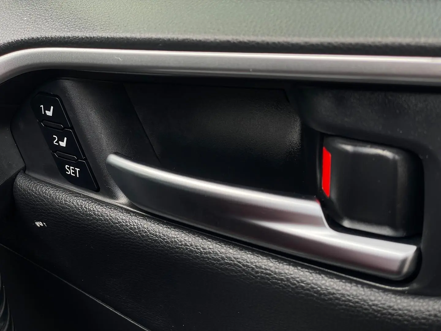 2019 Toyota RAV4 Gallery Image 14