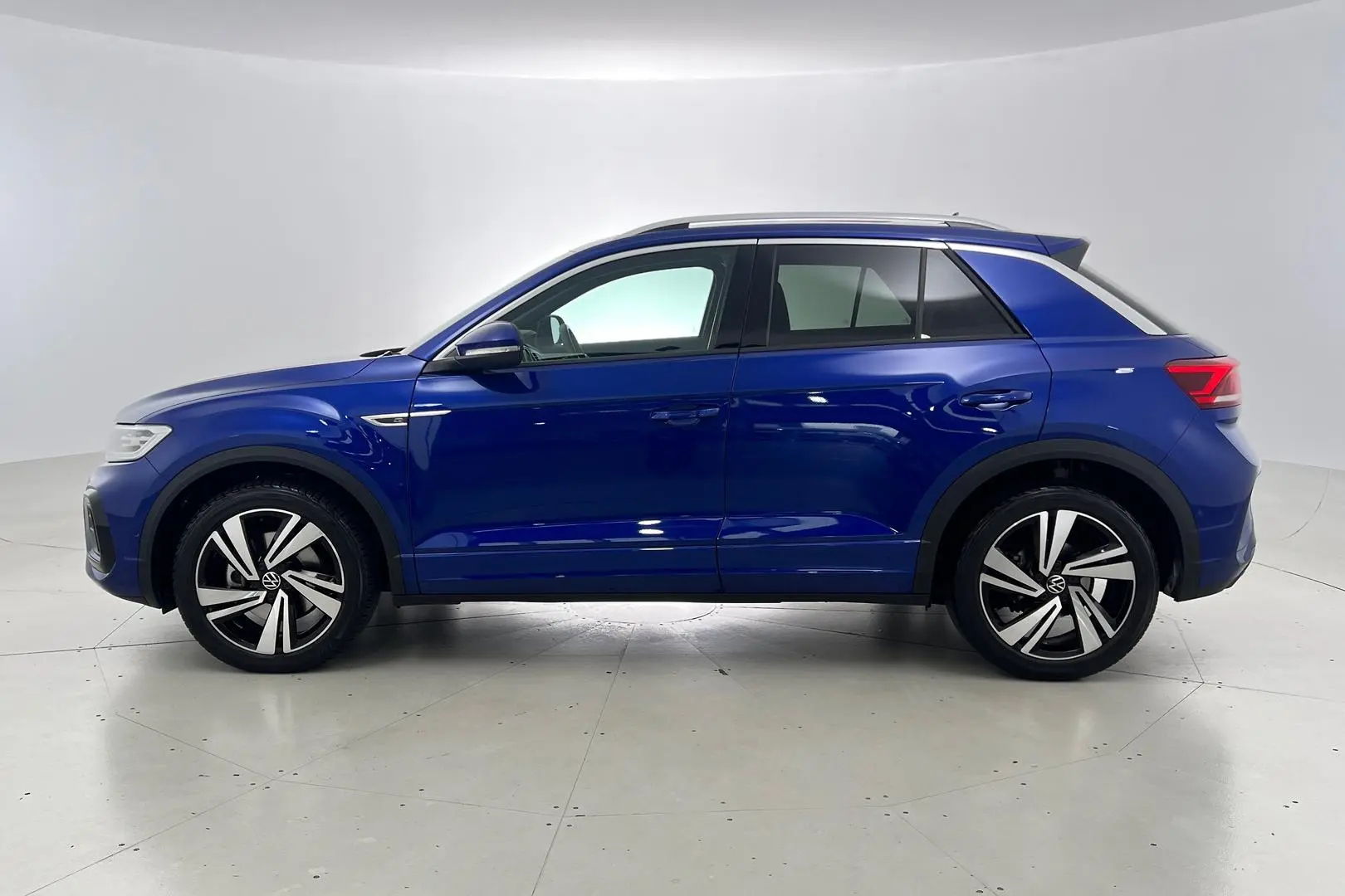 2023 Volkswagen T-Roc Gallery Image 8