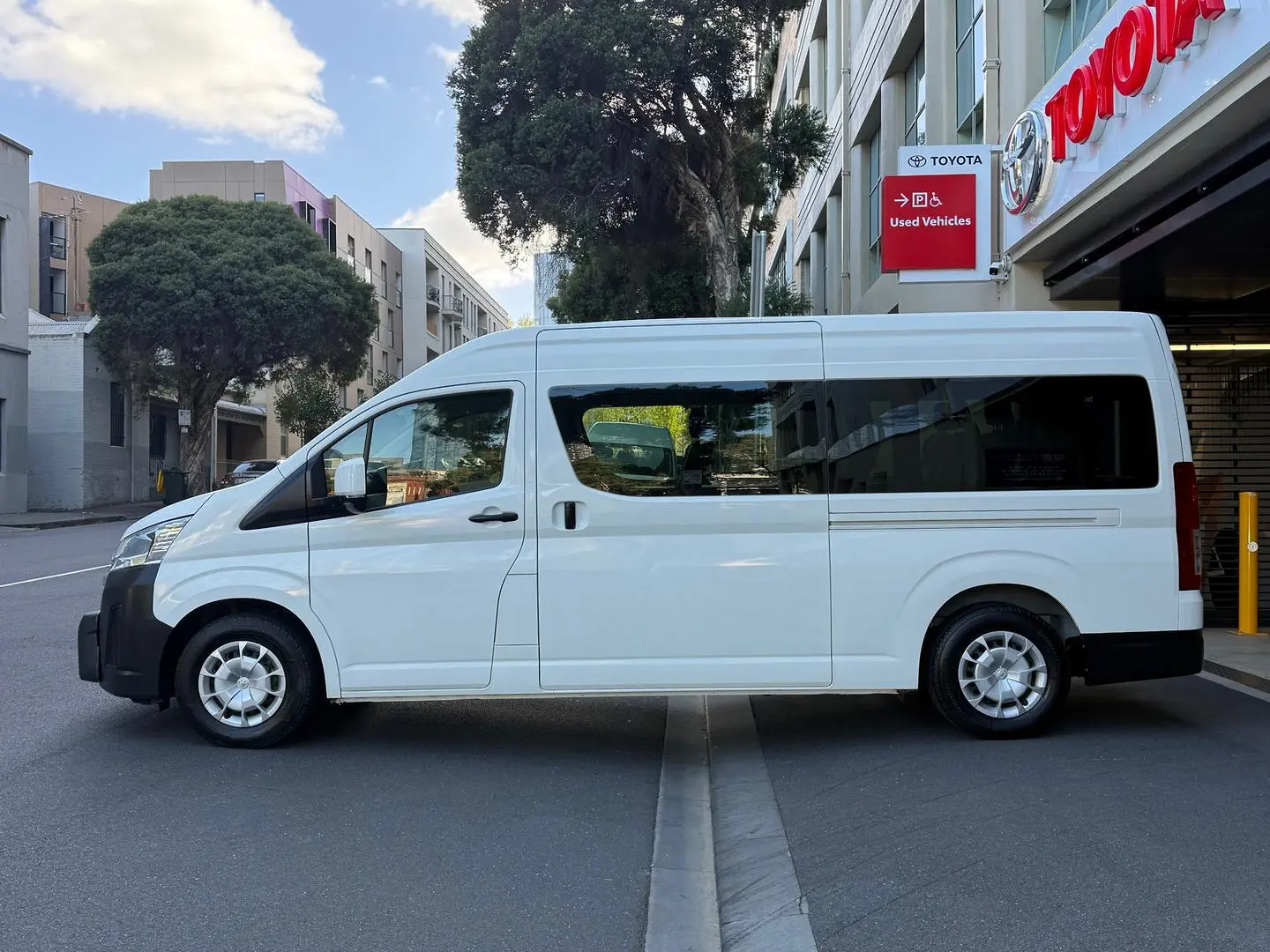 2021 Toyota Hiace Gallery Image 6
