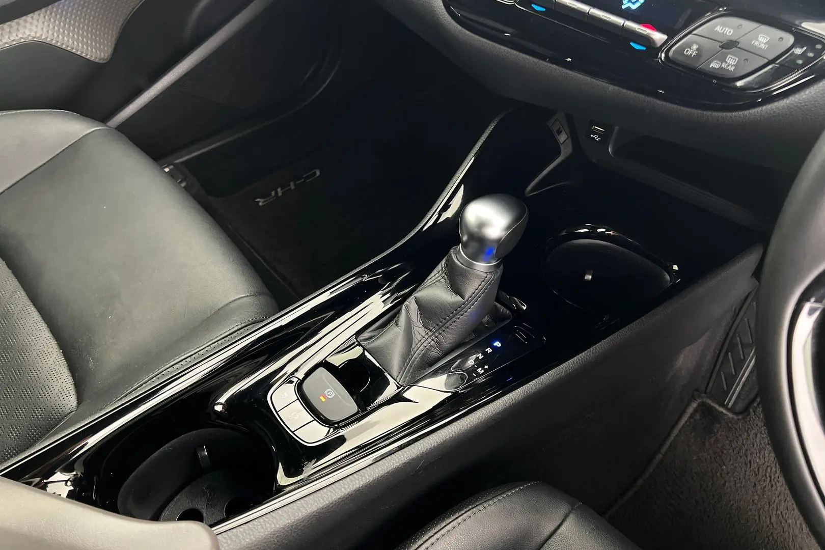 2023 Toyota C-HR Gallery Image 13