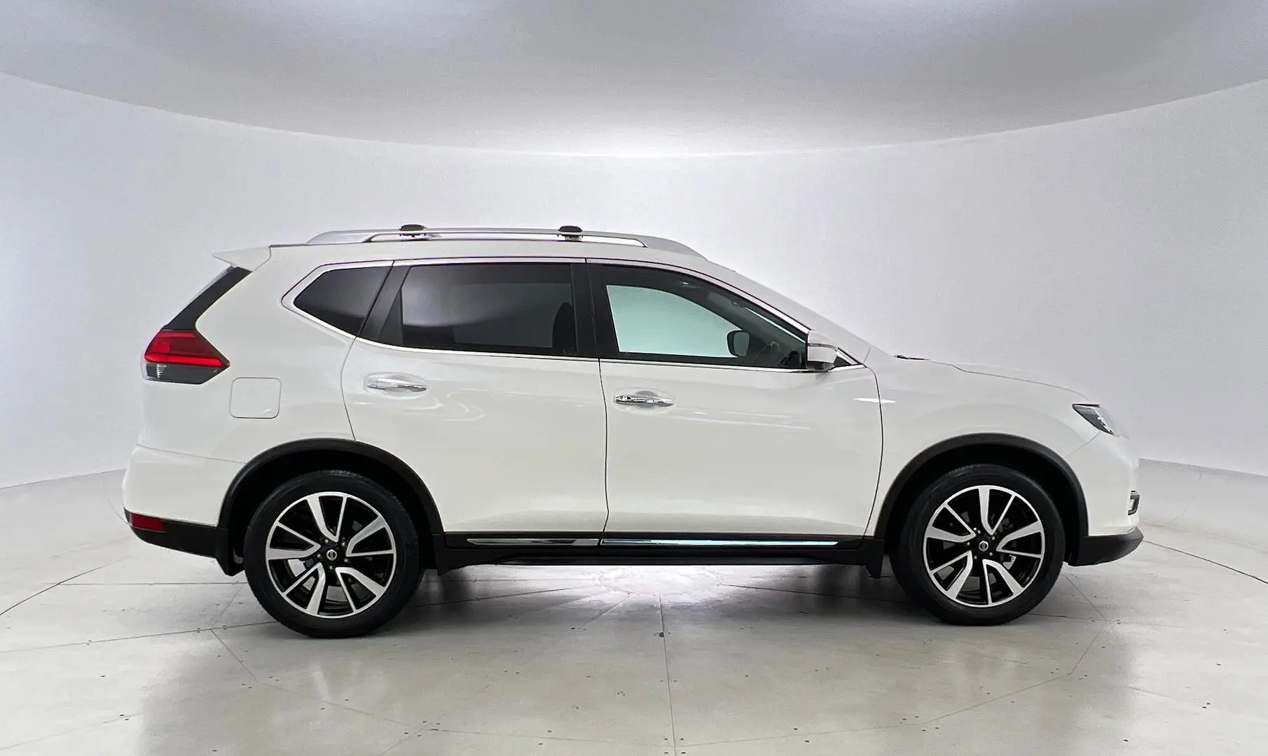 2019 Nissan X-TRAIL Image 2