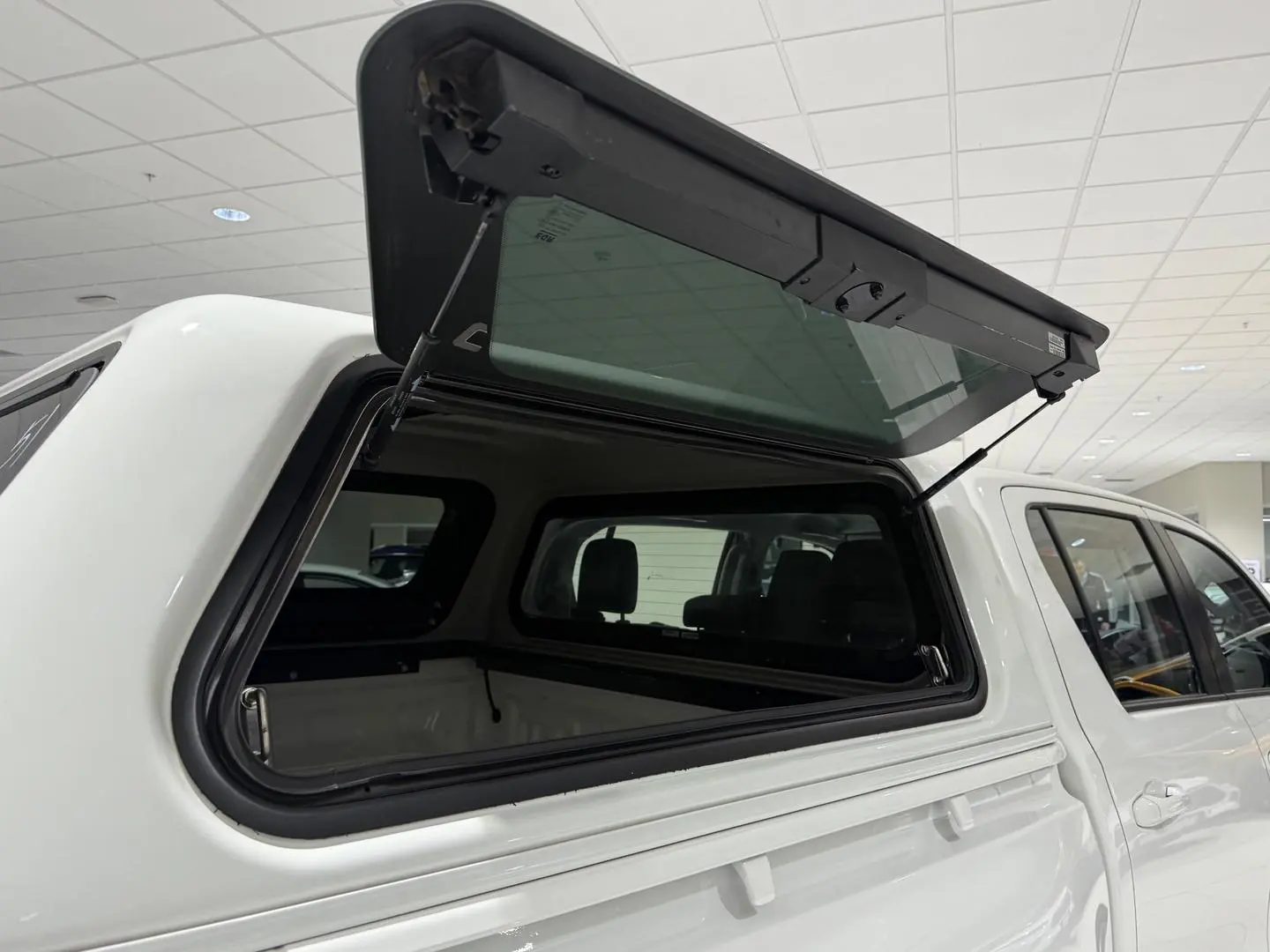 2022 Toyota Hilux Gallery Image 14