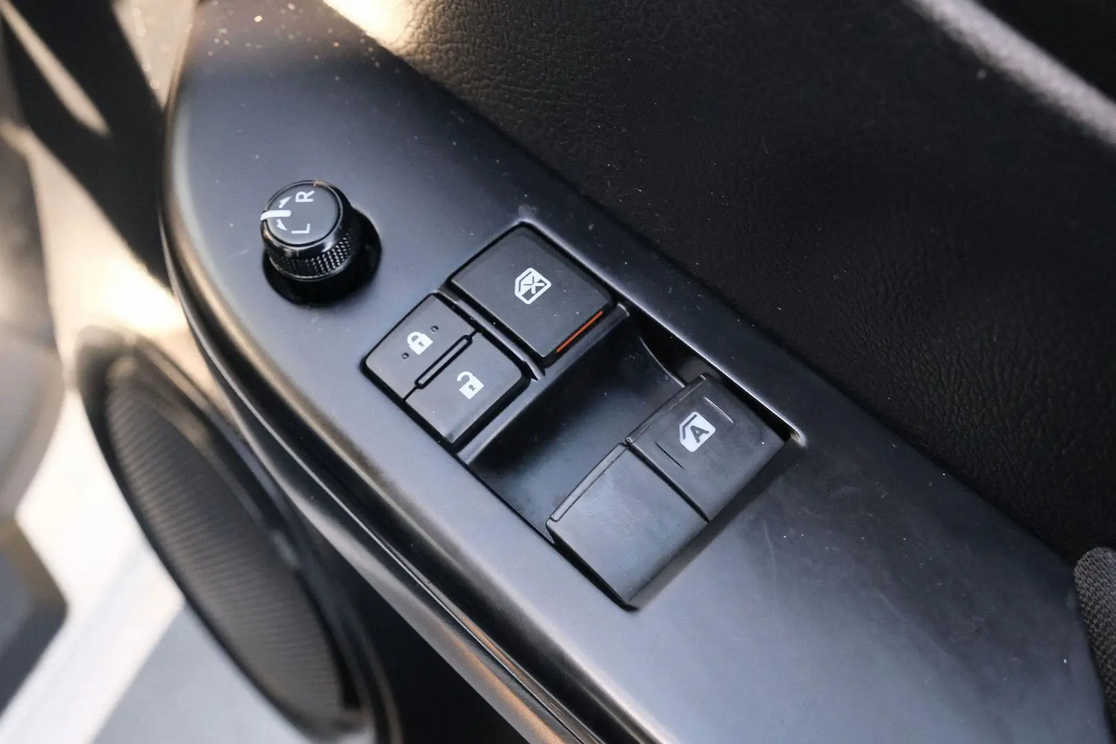 2018 Toyota Hilux Gallery Image 12