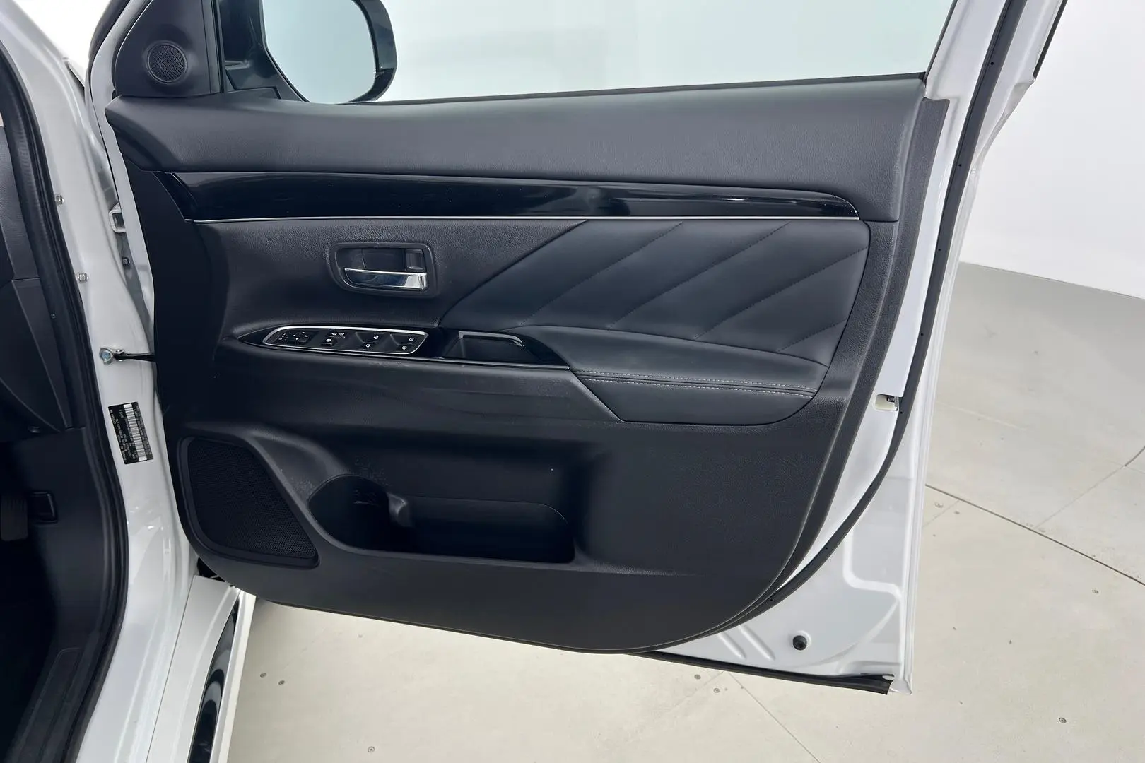 2018 Mitsubishi Outlander Gallery Image 13