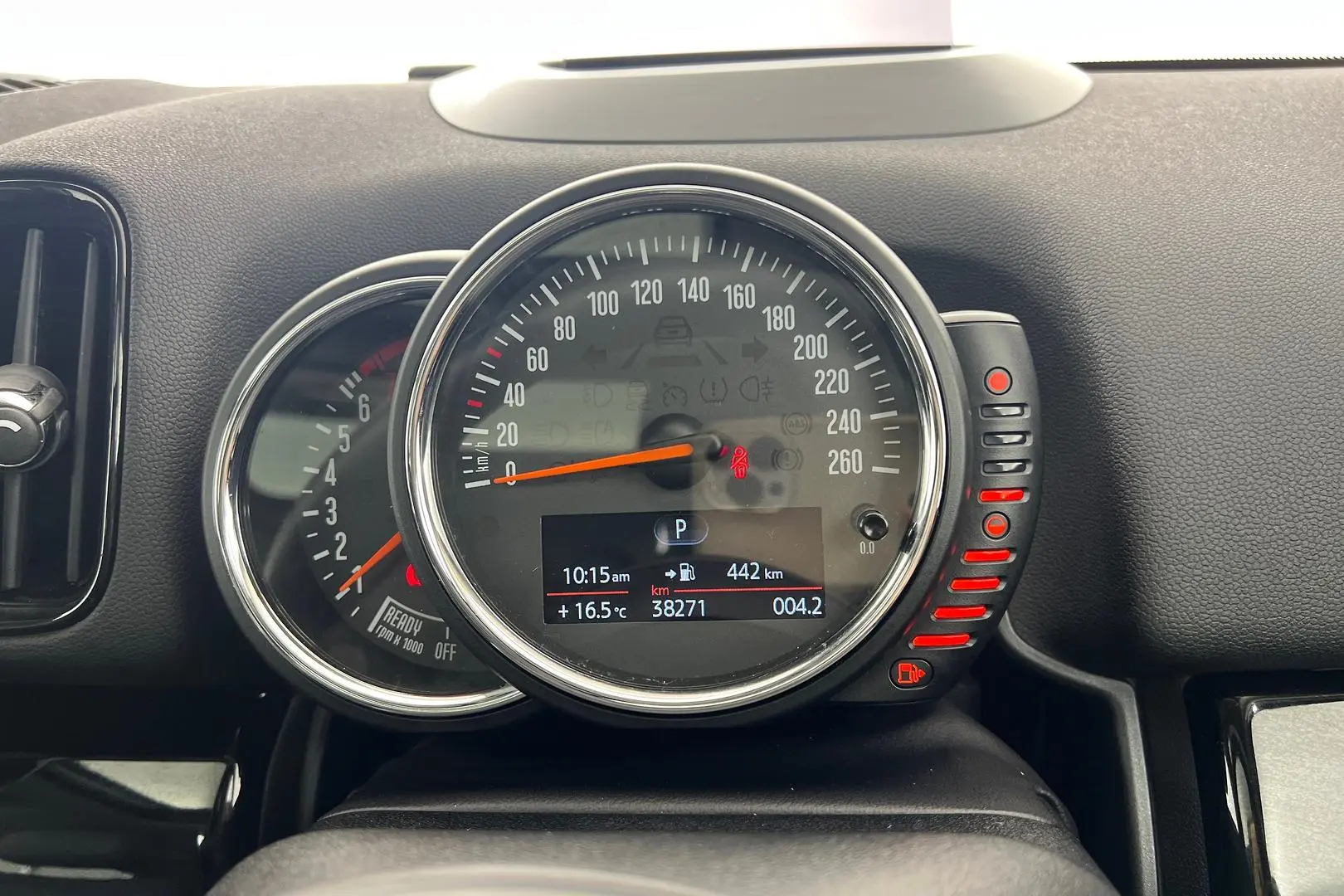 2017 MINI Countryman Gallery Image 21