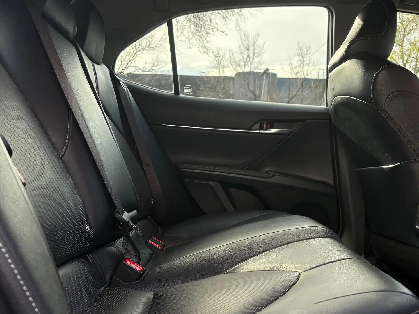 2019 Toyota Camry Gallery Image 13