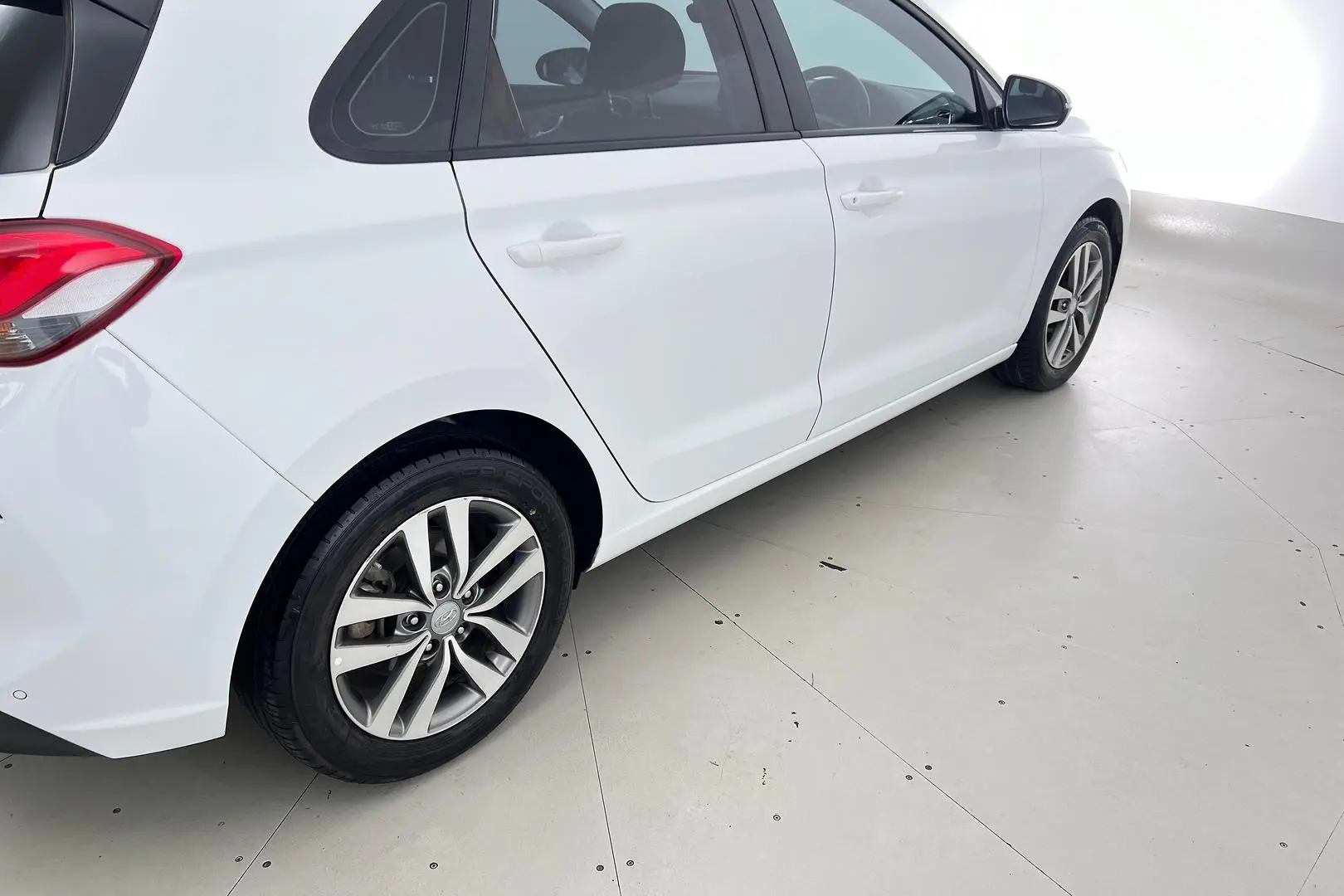 2020 Hyundai i30 Gallery Image 9