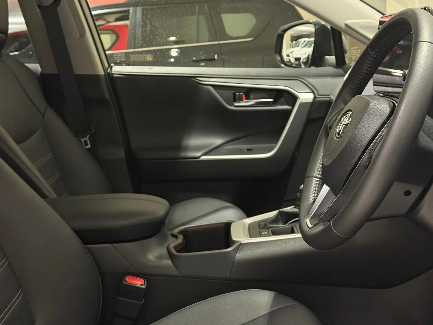 2024 Toyota RAV4 Gallery Image 12