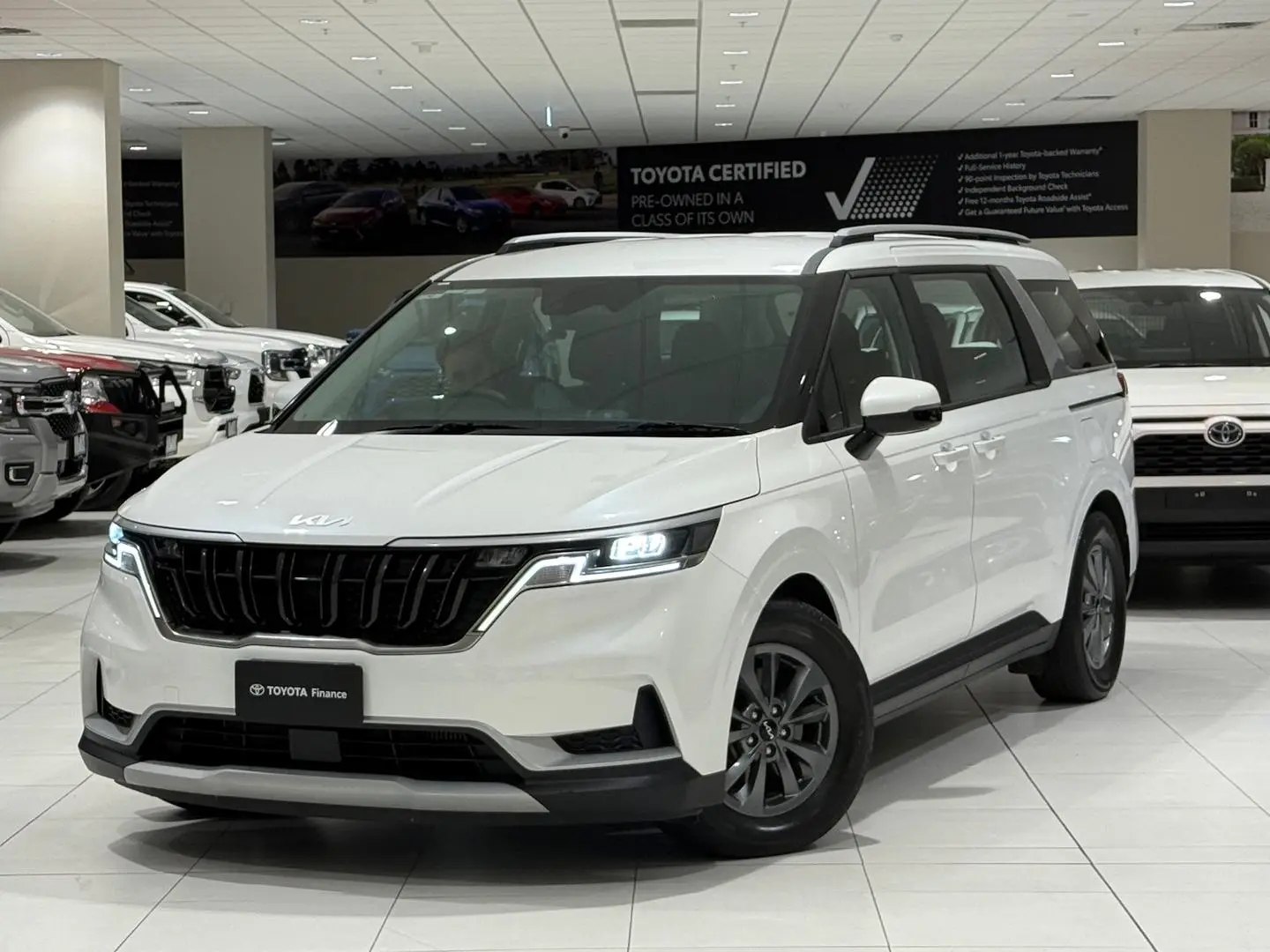 2022 Kia Carnival Gallery Image 5