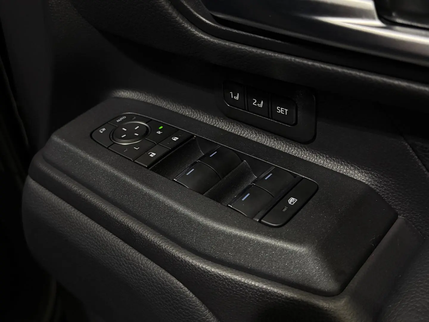 2025 Toyota Landcruiser Prado Gallery Image 18
