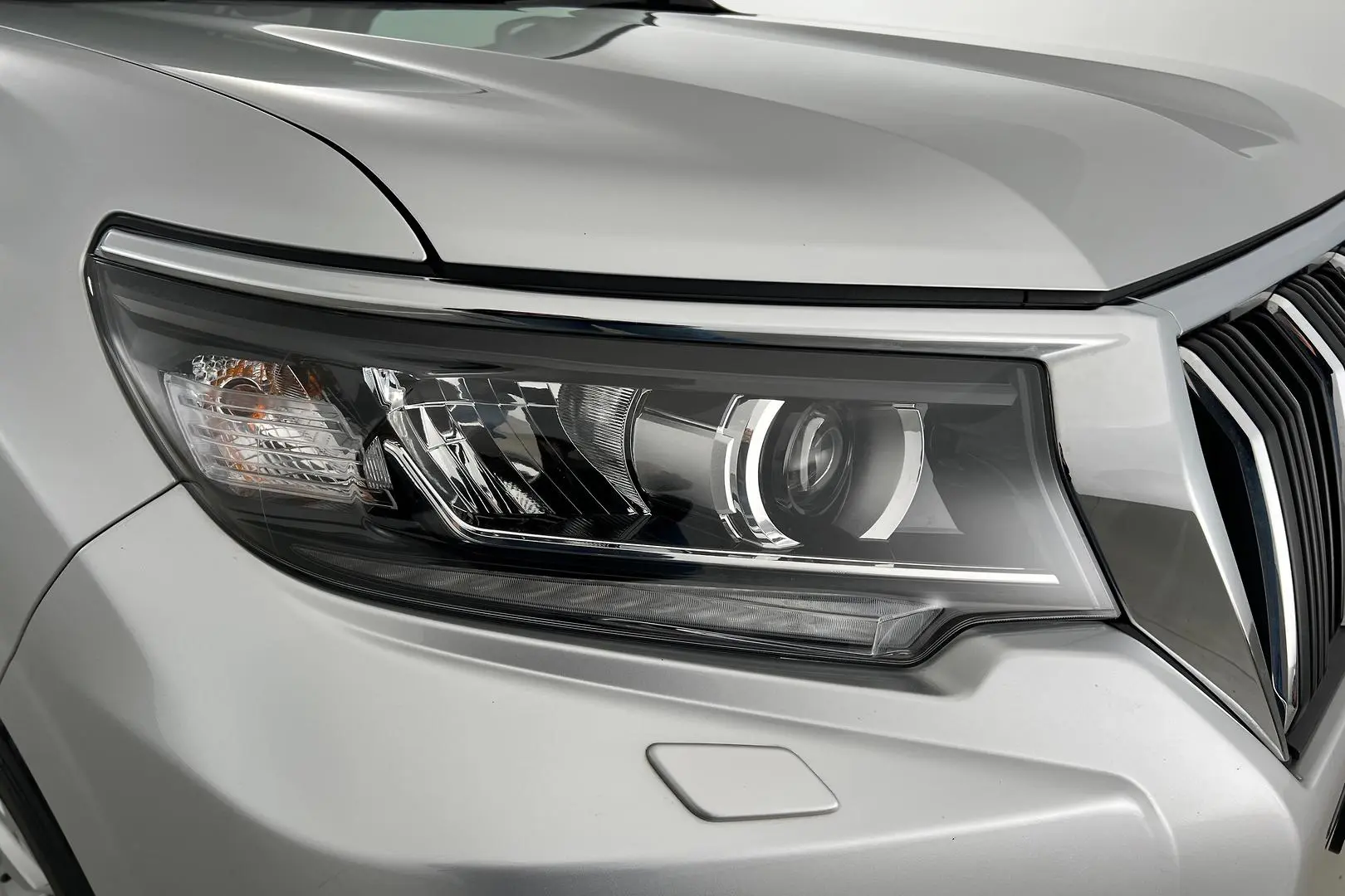 2023 Toyota Landcruiser Prado Gallery Image 2