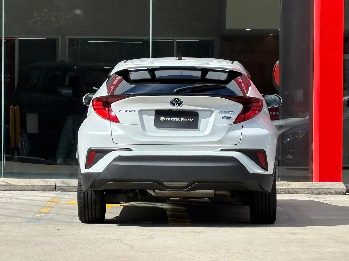2022 Toyota C-HR Gallery Image 8