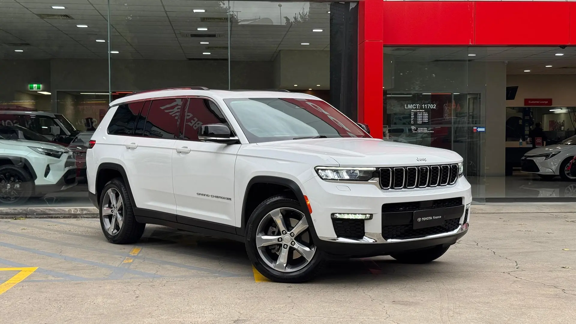 2022 Jeep Grand Cherokee Gallery Image 1