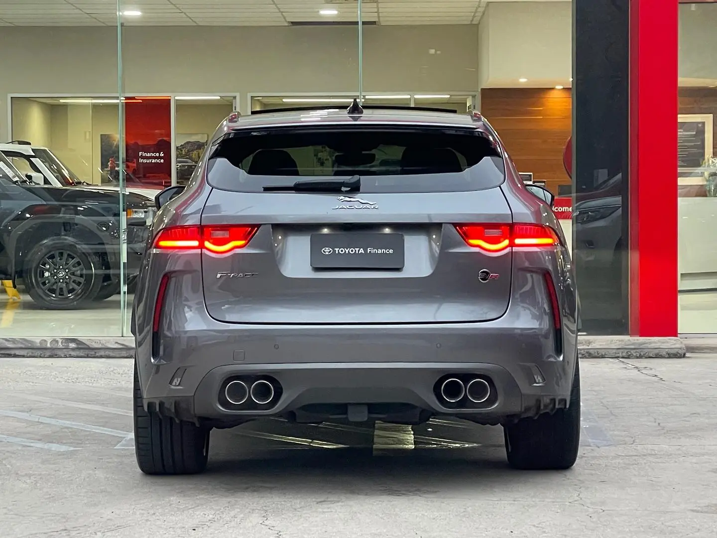 2020 Jaguar F-PACE Gallery Image 8