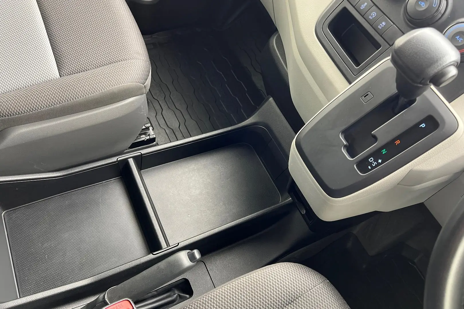 2021 Toyota Hiace Gallery Image 13